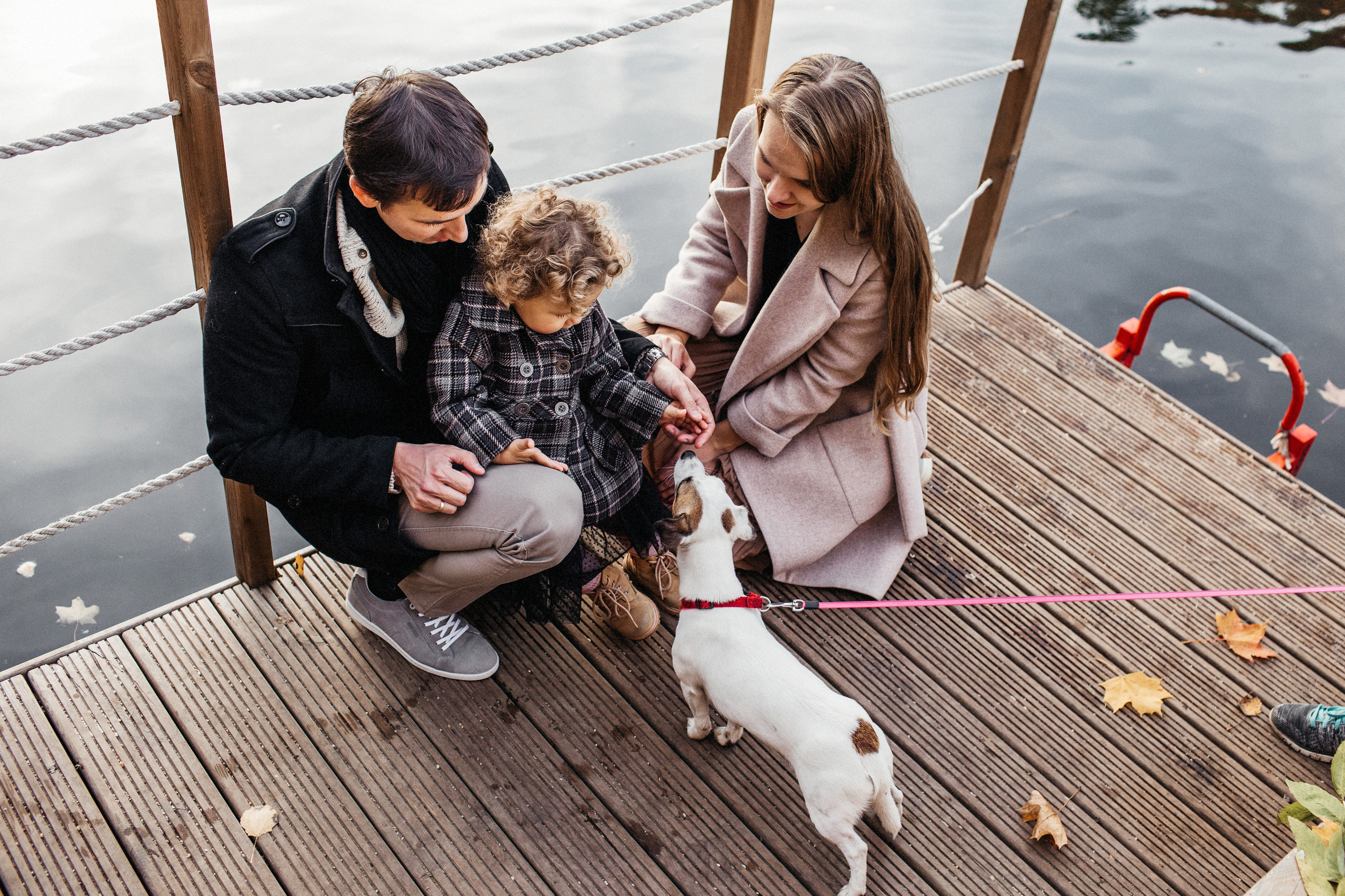 Маленькая Варечка с мамой Олесей, папой Артёмом и бабушкой Олей. Свадебный и семейный фотограф в Нижнем Новгороде Коданева Ольга