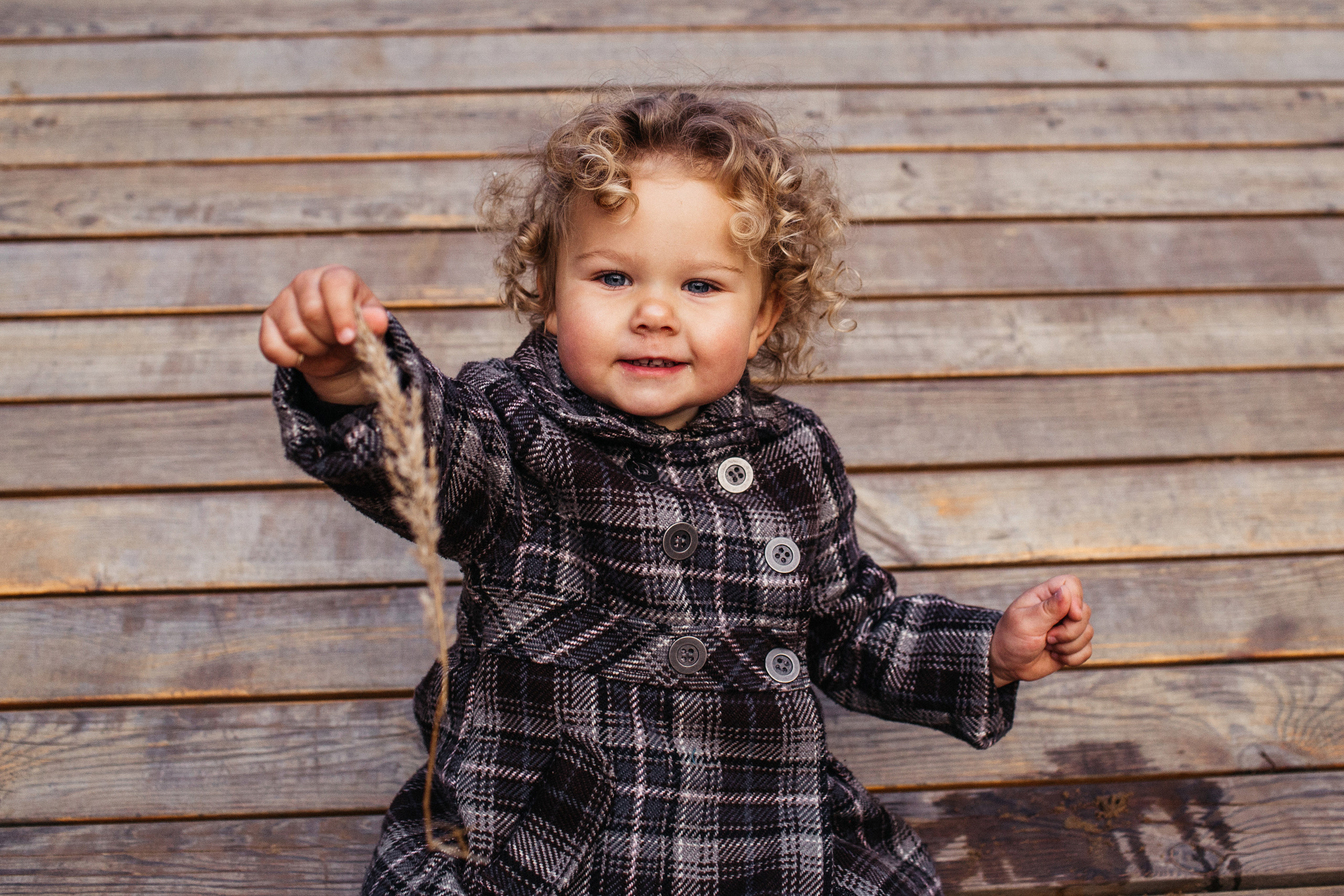 Маленькая Варечка с мамой Олесей, папой Артёмом и бабушкой Олей. Свадебный и семейный фотограф в Нижнем Новгороде Коданева Ольга
