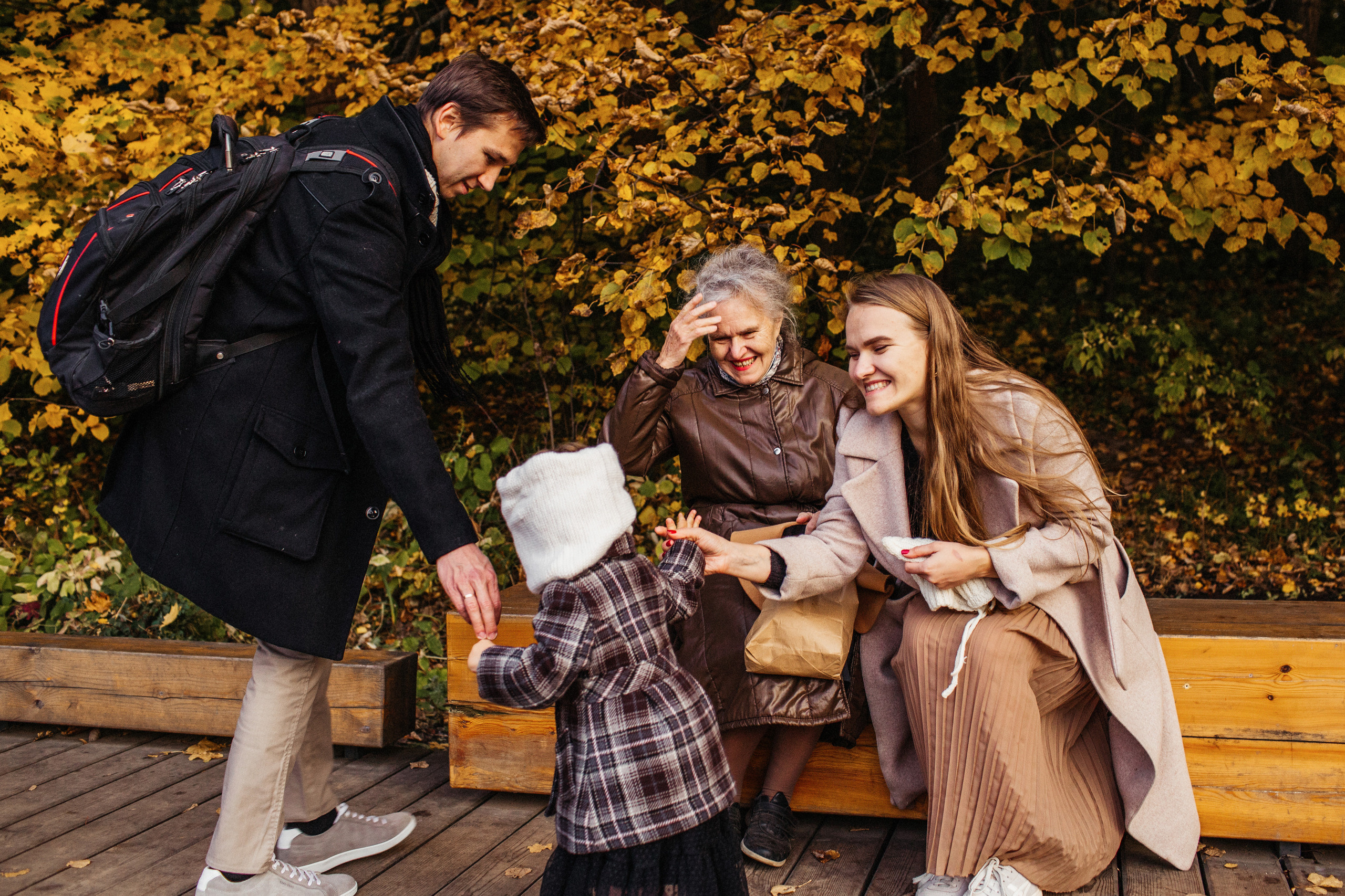 Маленькая Варечка с мамой Олесей, папой Артёмом и бабушкой Олей. Свадебный и семейный фотограф в Нижнем Новгороде Коданева Ольга