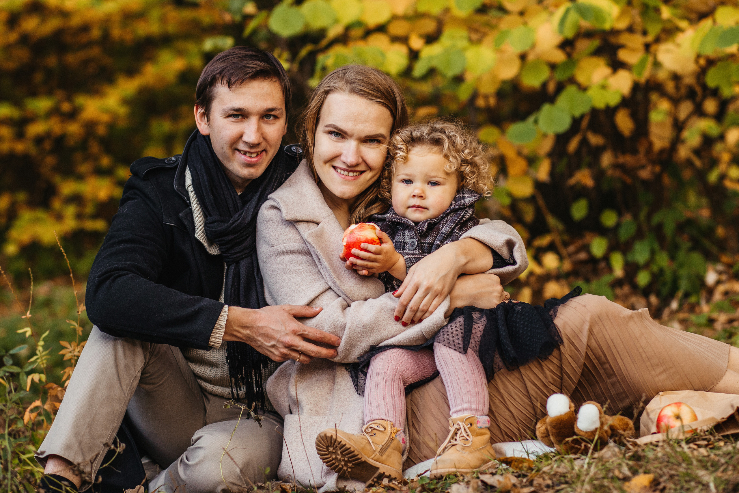 Маленькая Варечка с мамой Олесей, папой Артёмом и бабушкой Олей. Свадебный и семейный фотограф в Нижнем Новгороде Коданева Ольга