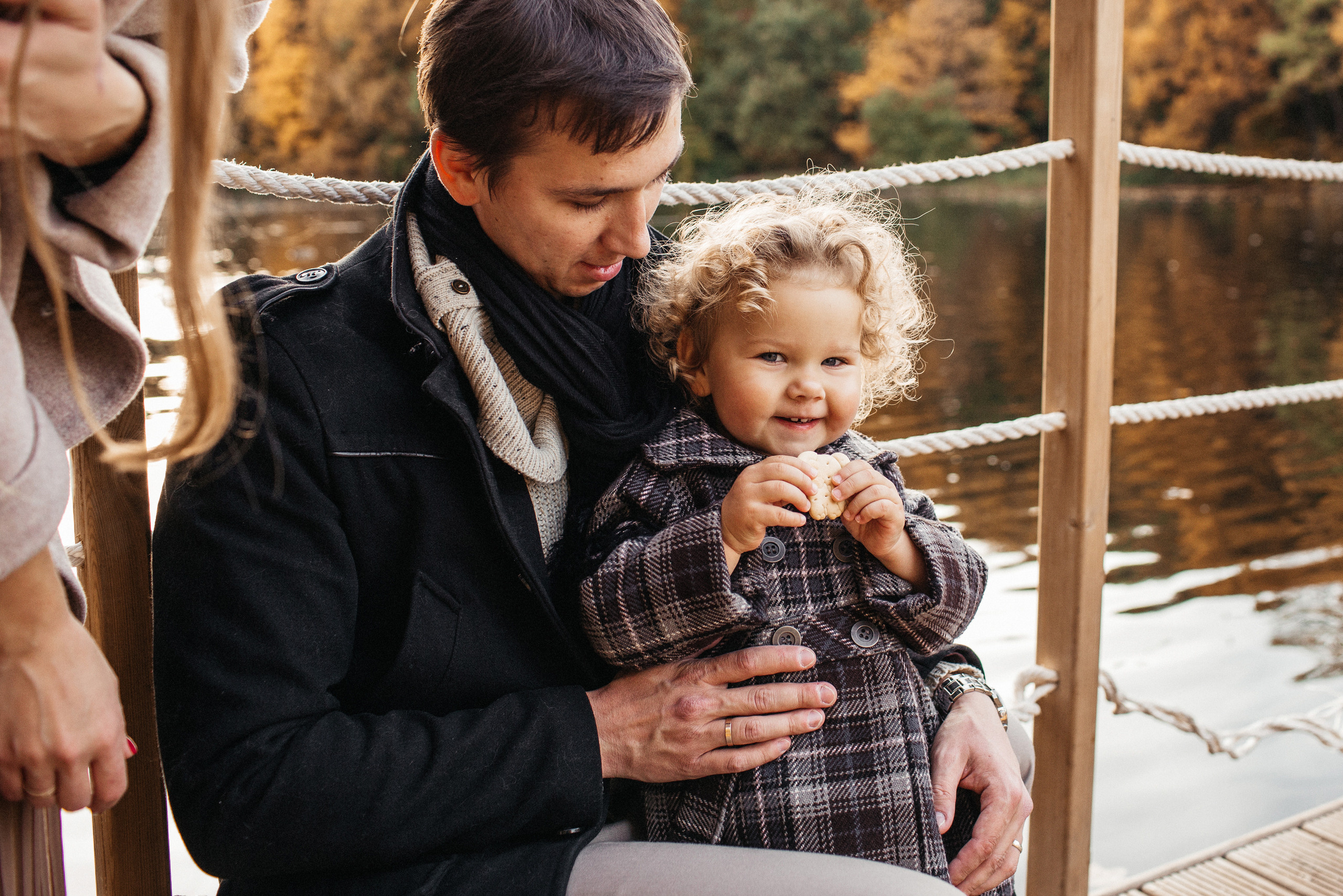 Маленькая Варечка с мамой Олесей, папой Артёмом и бабушкой Олей. Свадебный и семейный фотограф в Нижнем Новгороде Коданева Ольга