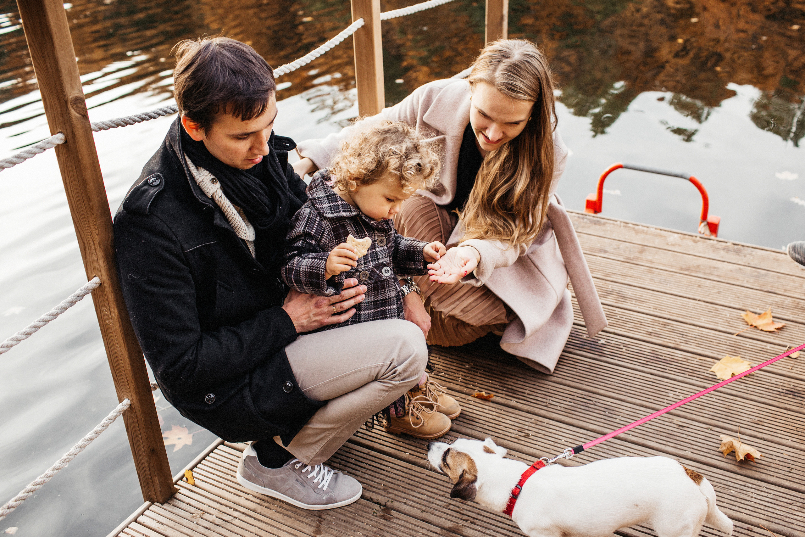 Маленькая Варечка с мамой Олесей, папой Артёмом и бабушкой Олей. Свадебный и семейный фотограф в Нижнем Новгороде Коданева Ольга