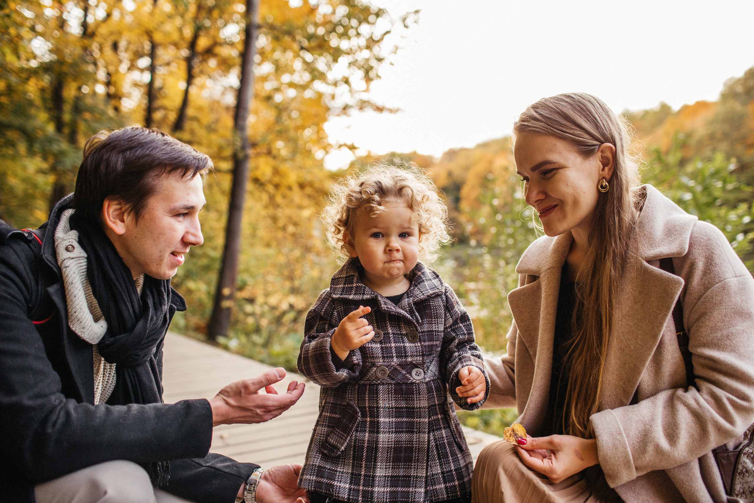 Маленькая Варечка с мамой Олесей, папой Артёмом и бабушкой Олей. Свадебный и семейный фотограф в Нижнем Новгороде Коданева Ольга