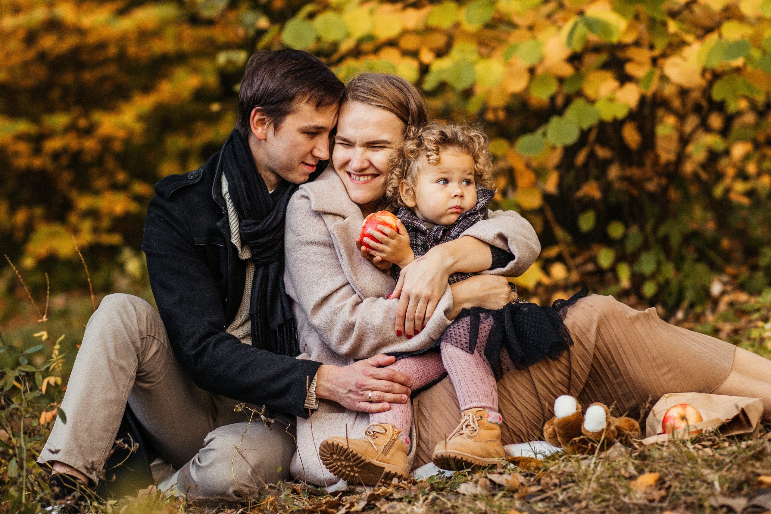 Маленькая Варечка с мамой Олесей, папой Артёмом и бабушкой Олей. Свадебный и семейный фотограф в Нижнем Новгороде Коданева Ольга