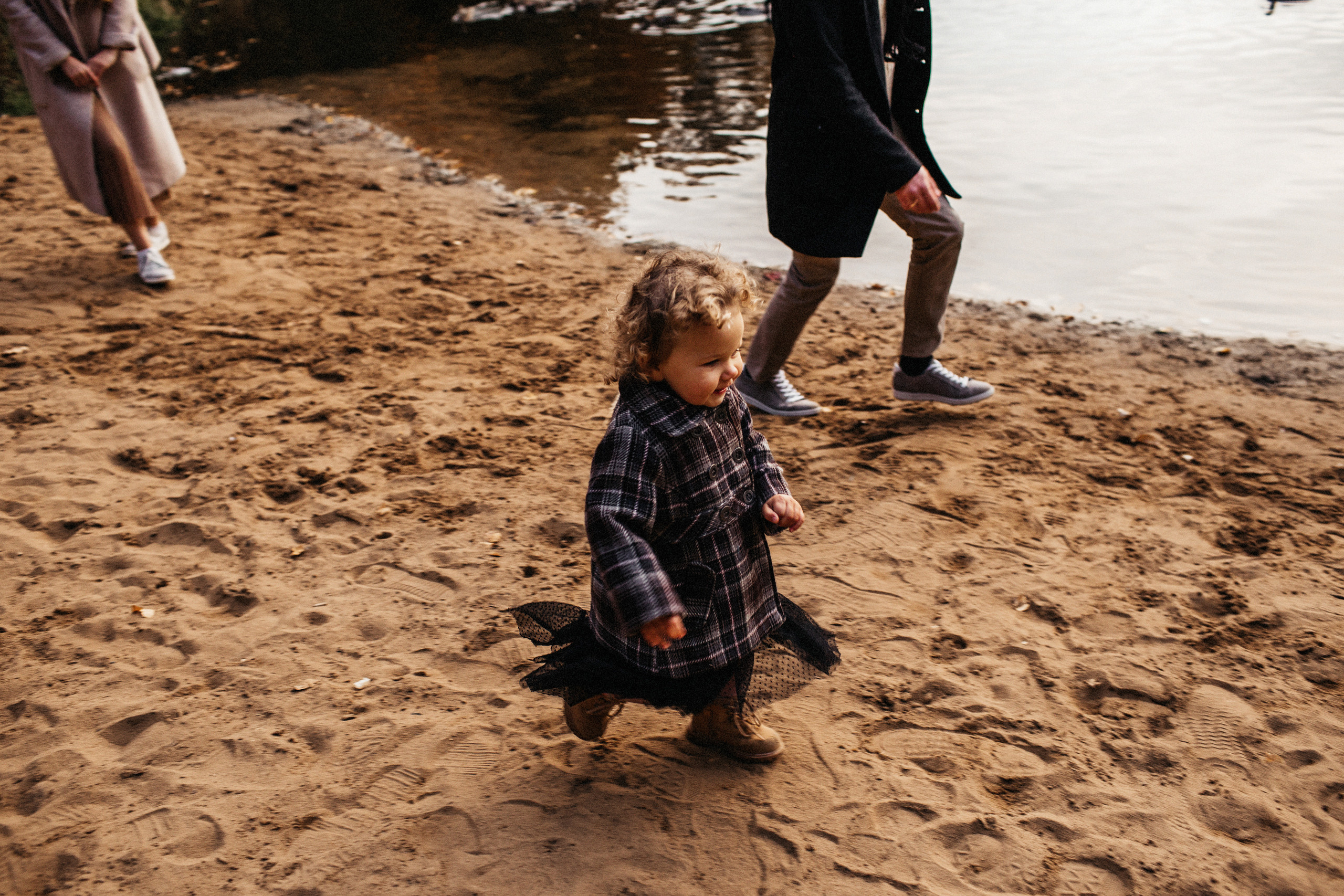 Маленькая Варечка с мамой Олесей, папой Артёмом и бабушкой Олей. Свадебный и семейный фотограф в Нижнем Новгороде Коданева Ольга