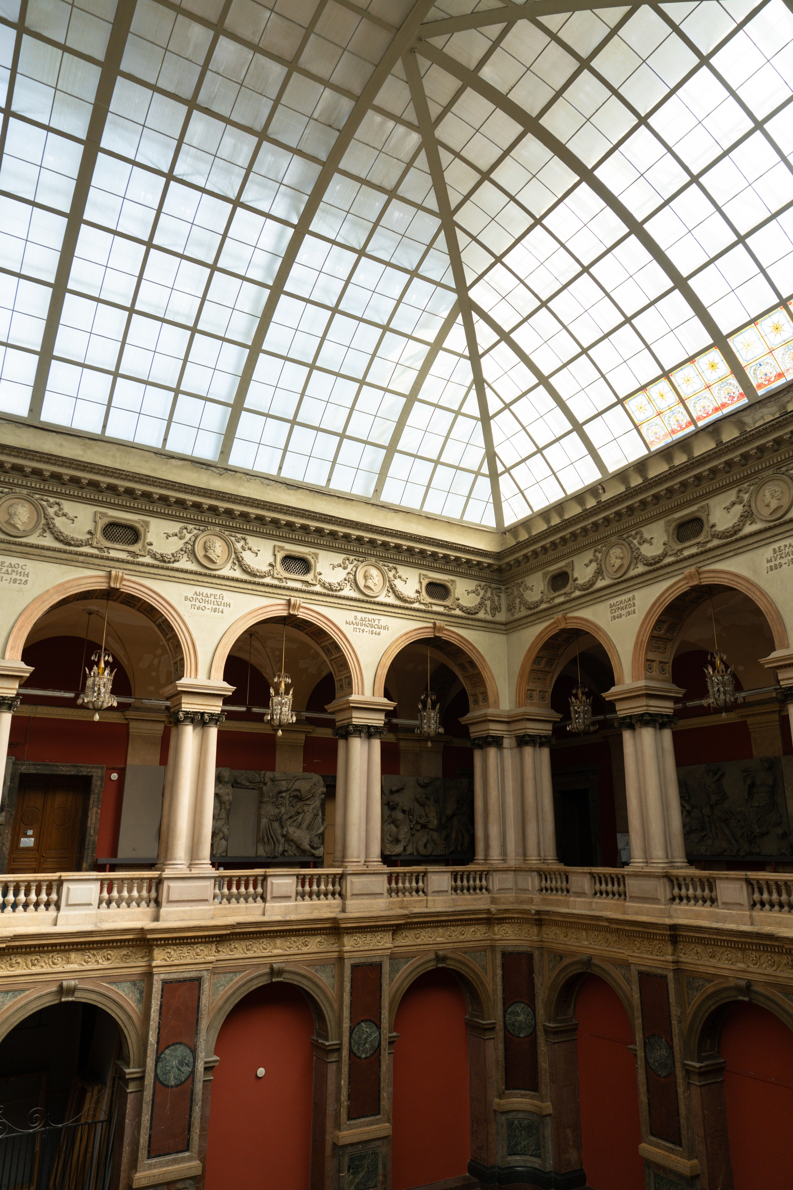 Свадебная фотосессия в Академии Штиглица в Петербурге. Свадебный фотограф в Москве Анна Полушина