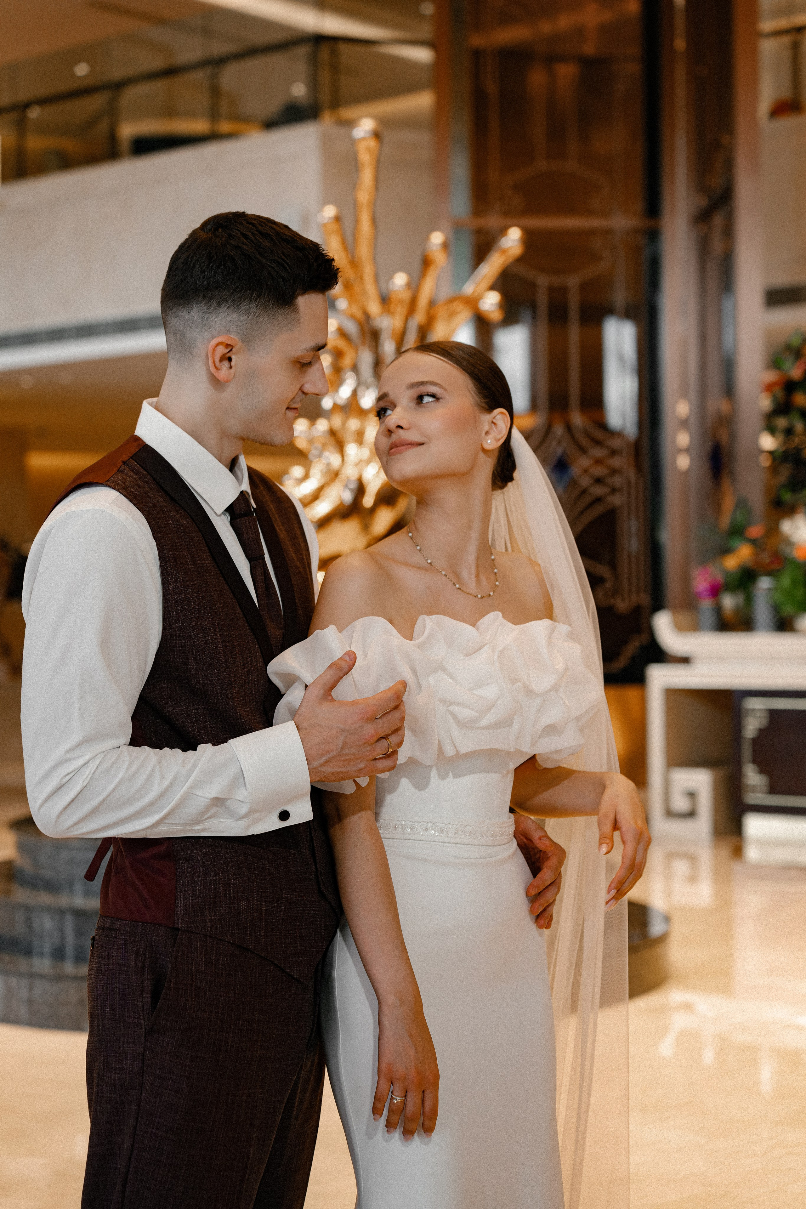 Свадебная фотосессия в Бутырском ЗАГС (Дворец Бракосочетания № 4) и прогулка в отеле Solux (Солюкс)