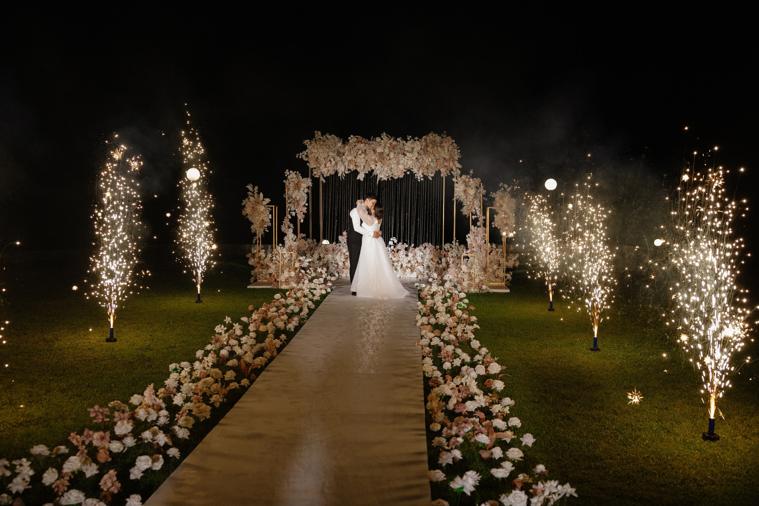 Она сказала «да». Свадебное агентство «MarWedding»