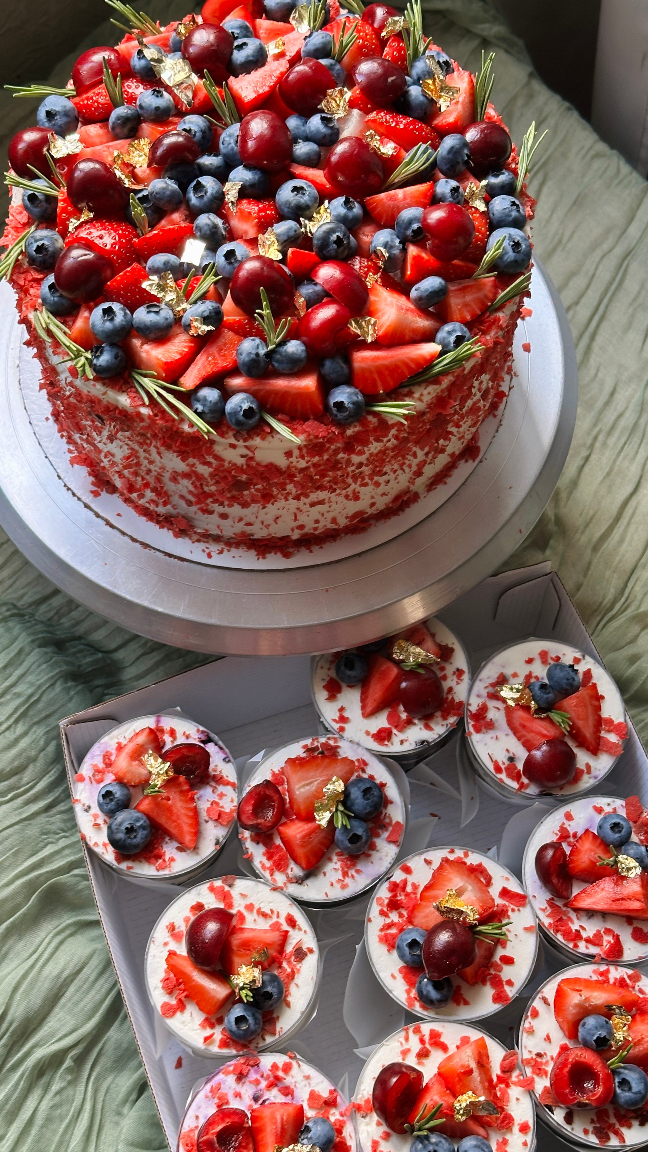 Торты и десерты. Выездной кейтеринг, съедобные букеты, торты и сладости на заказ