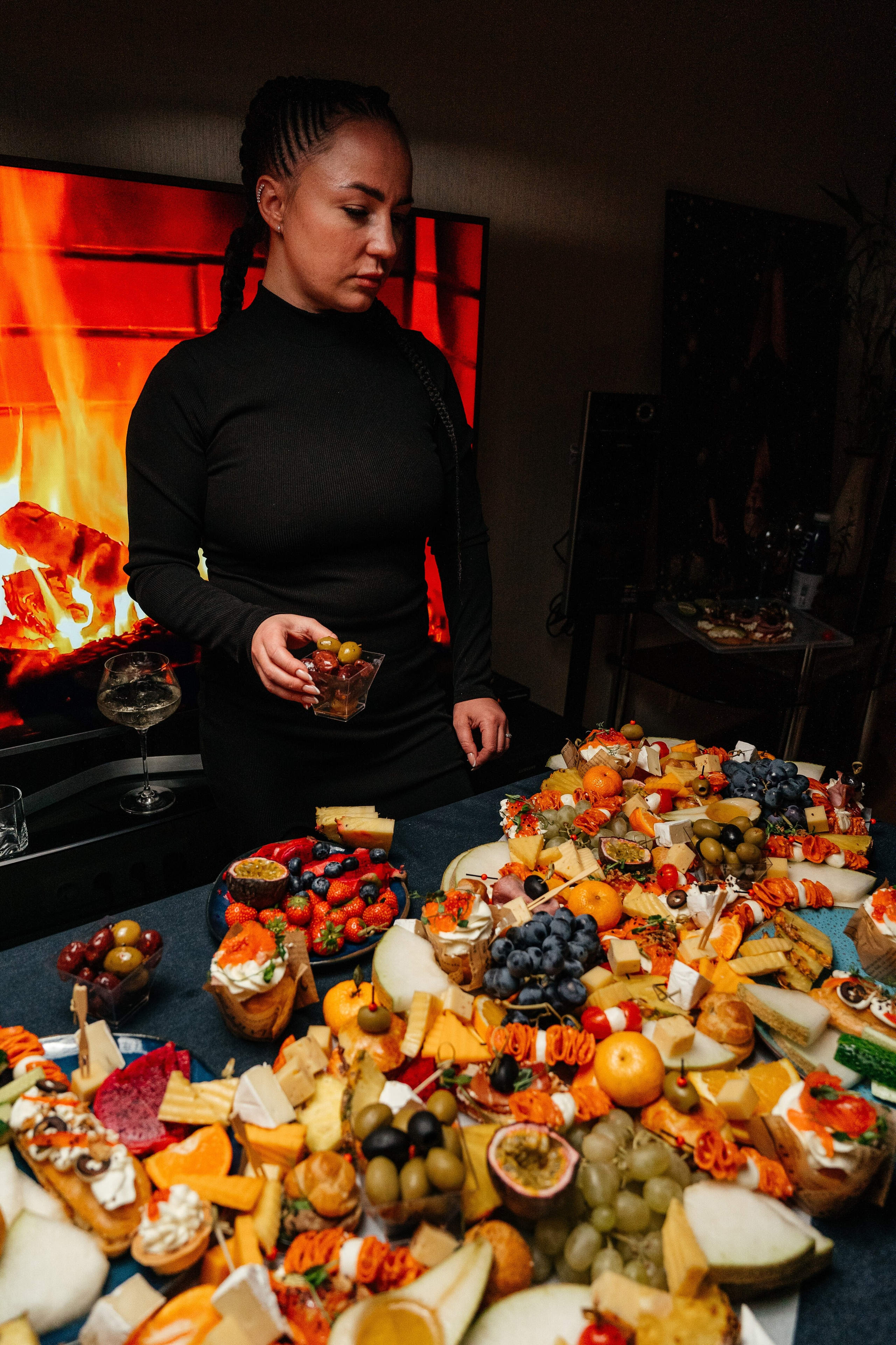 Столы. Выездной кейтеринг, съедобные букеты, торты и сладости на заказ