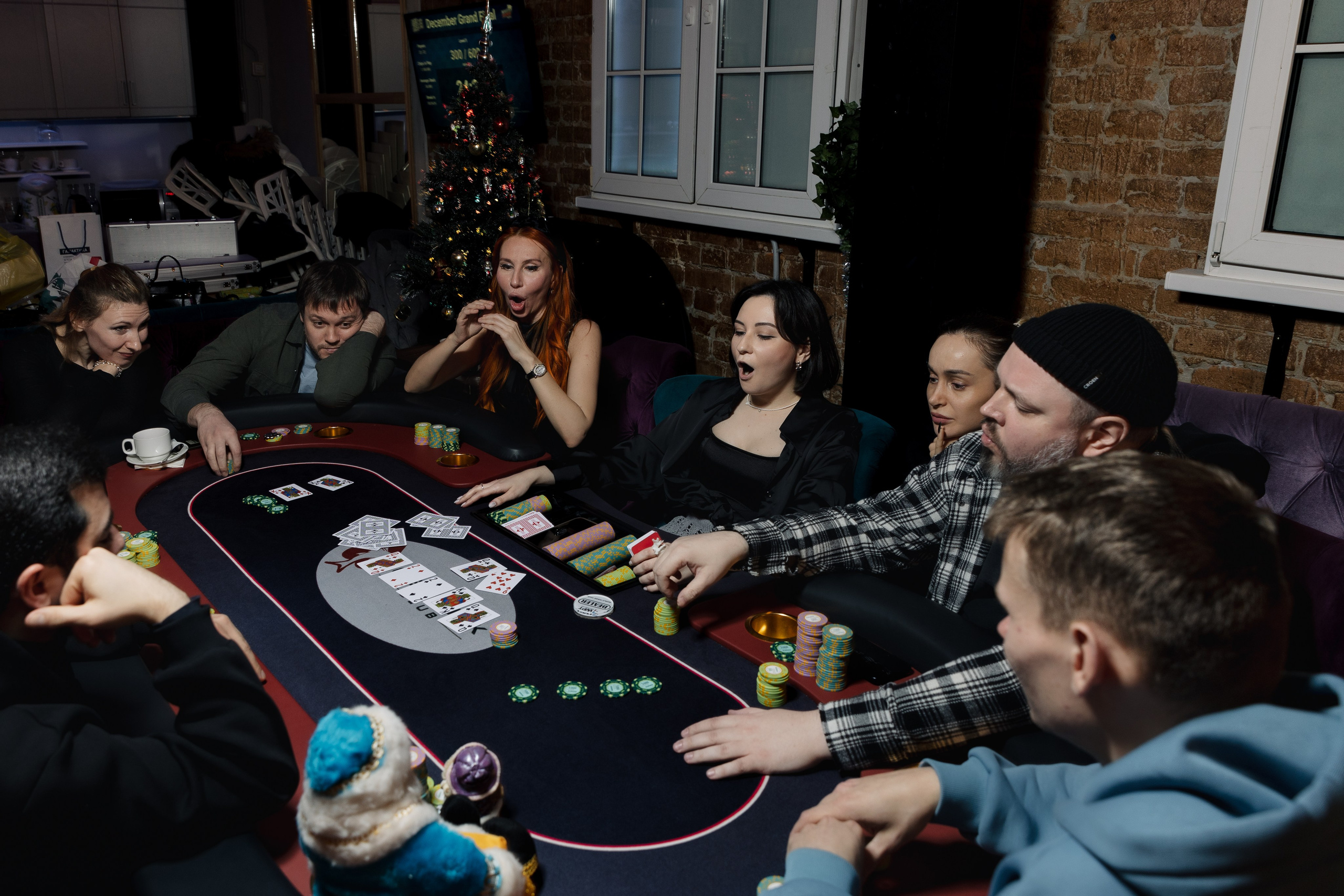 Люди играли в покер. Фотограф в Москве портреты | репортажи | спорт