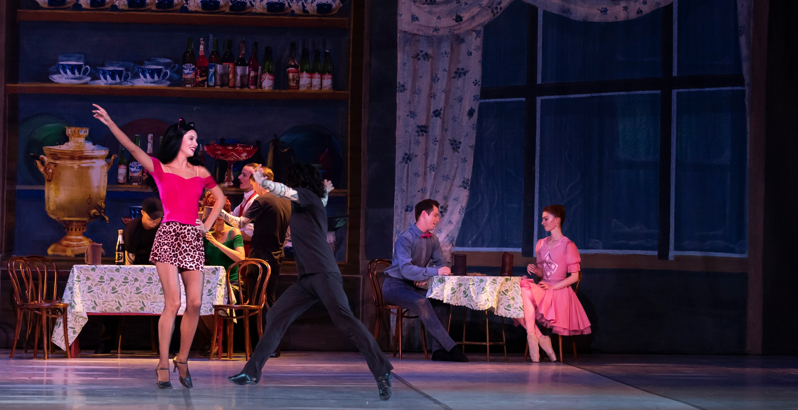 Продавец игрушек Воронежкского театра оперы и балета для Летних балетных сезонов. Балетный фотограф Москва Майоров Николай