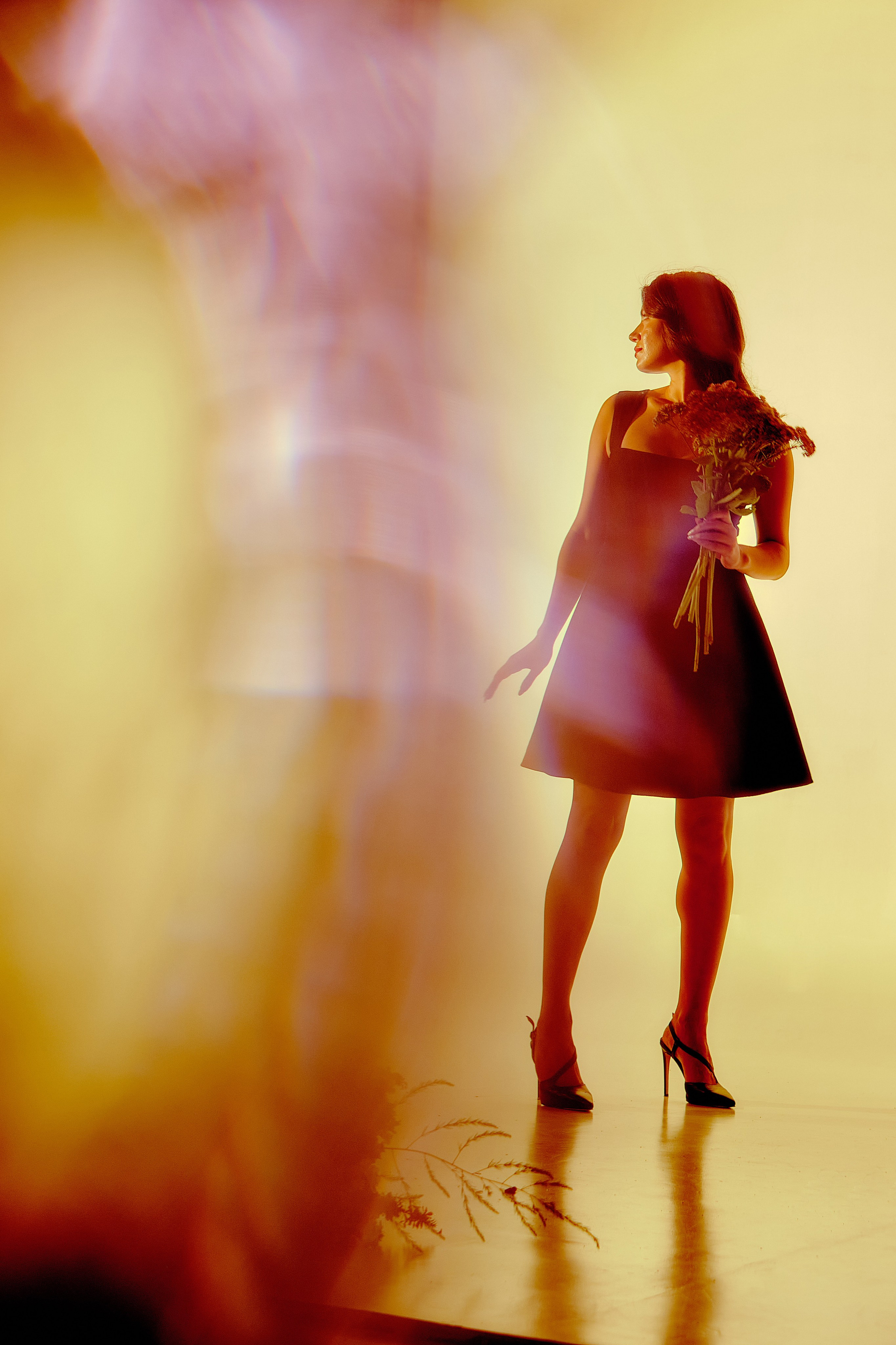 Индивидуальная фотосессия с цветами в студии. Портретный, семейный фотограф в Твери Жданова Татьяна tatzhdanov Таня