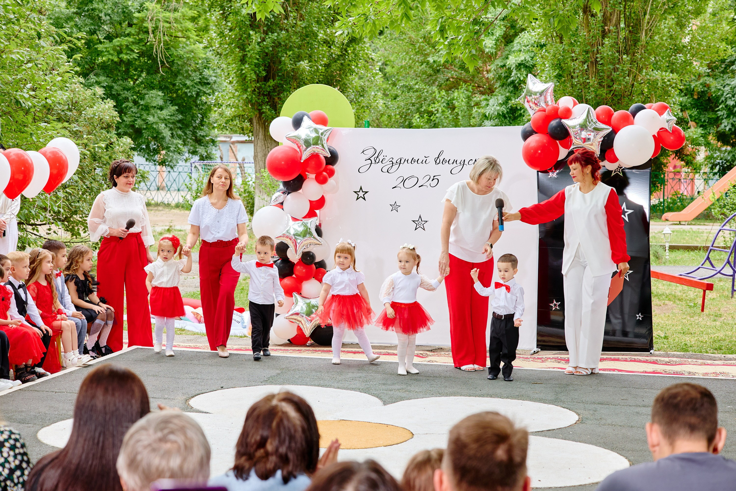 Выпускной 45 сад. Фотограф Выпускные альбомы Таганрог Сергей Коробченко