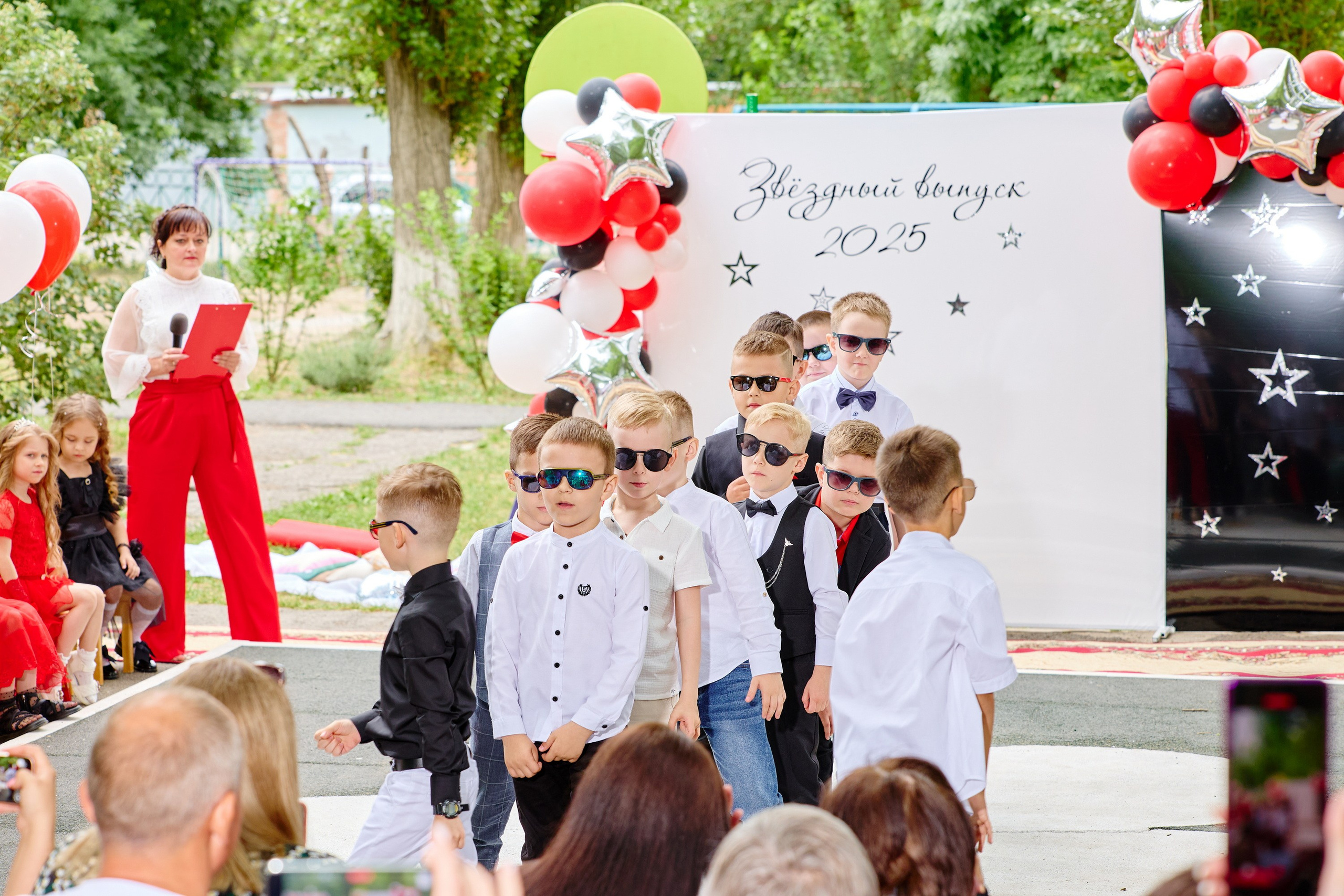 Выпускной 45 сад. Фотограф Выпускные альбомы Таганрог Сергей Коробченко