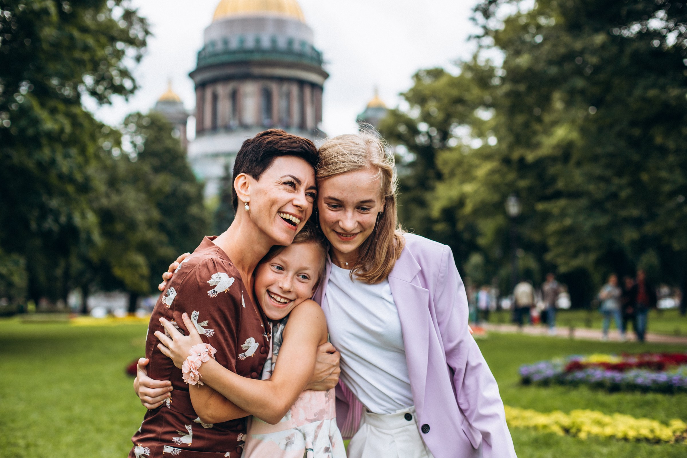 Татьяна с дочками в августе. Фотопрогулка в Петербурге. Индивидуальный и семейный фотограф в Санкт-Петербурге
