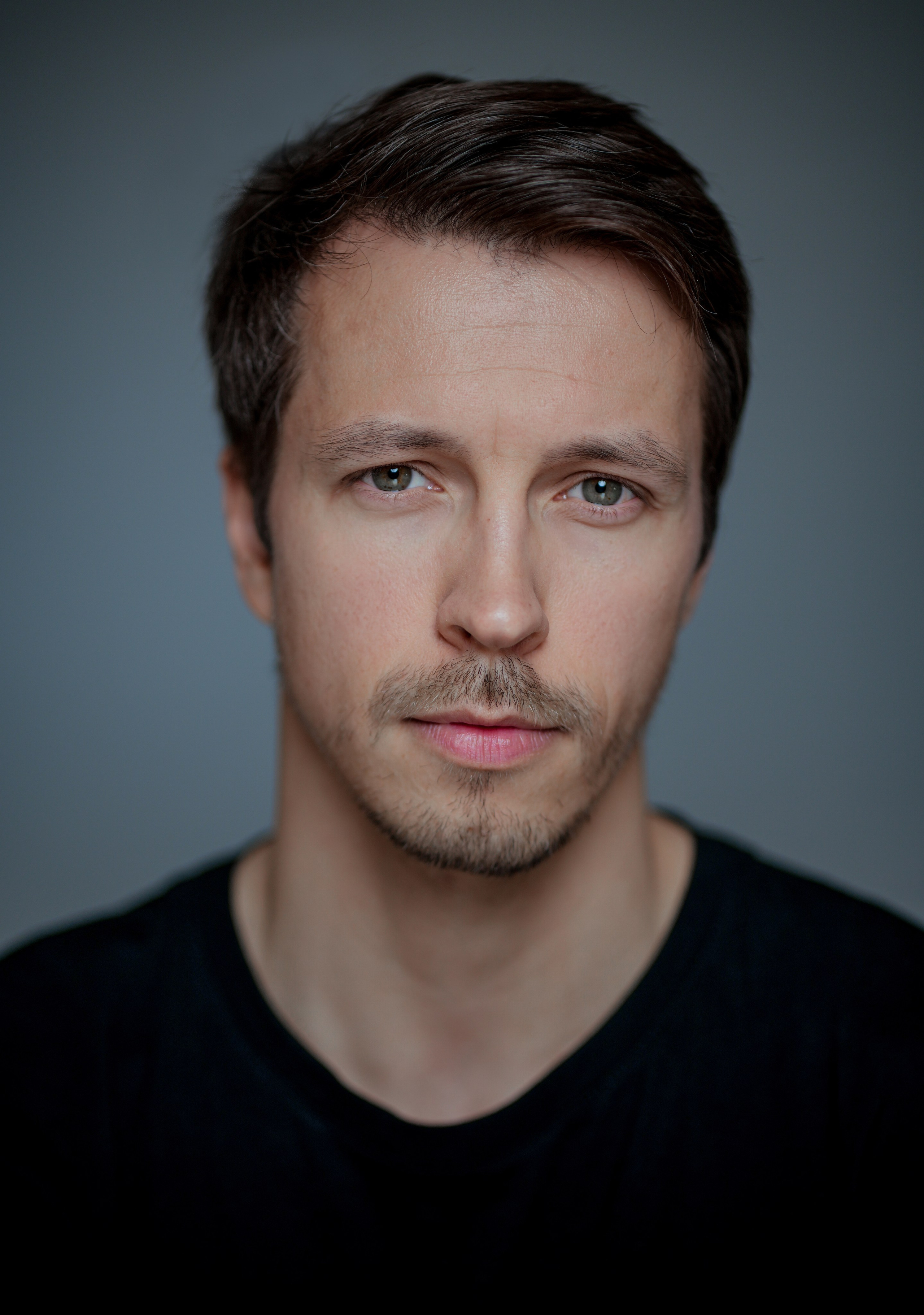 Актер Денис Васильев. Портретная съемка в Москве, студийный фотограф Игорь Фомин