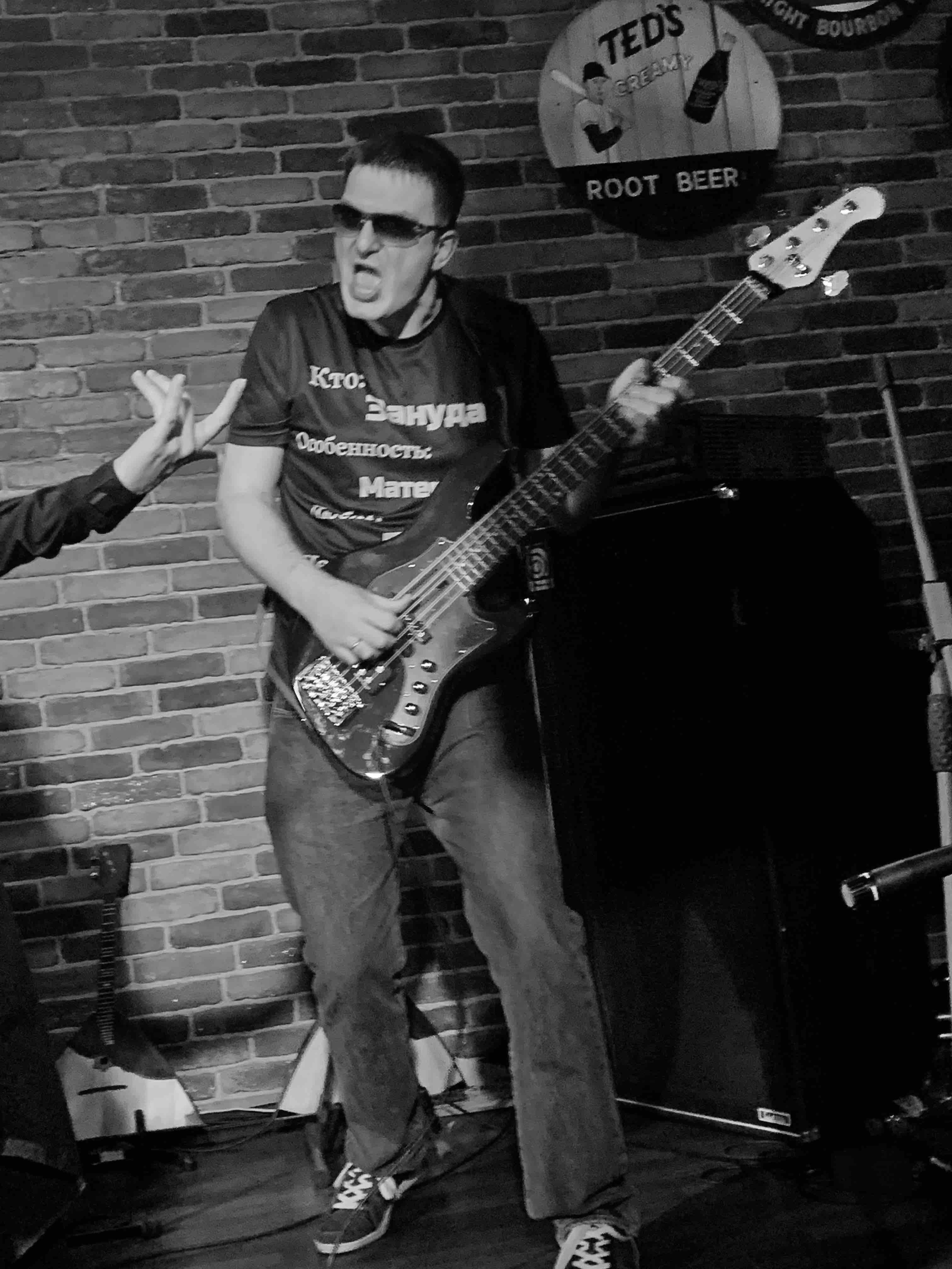 LifePub 16.03.2022. Московская кавер-группа BankBand