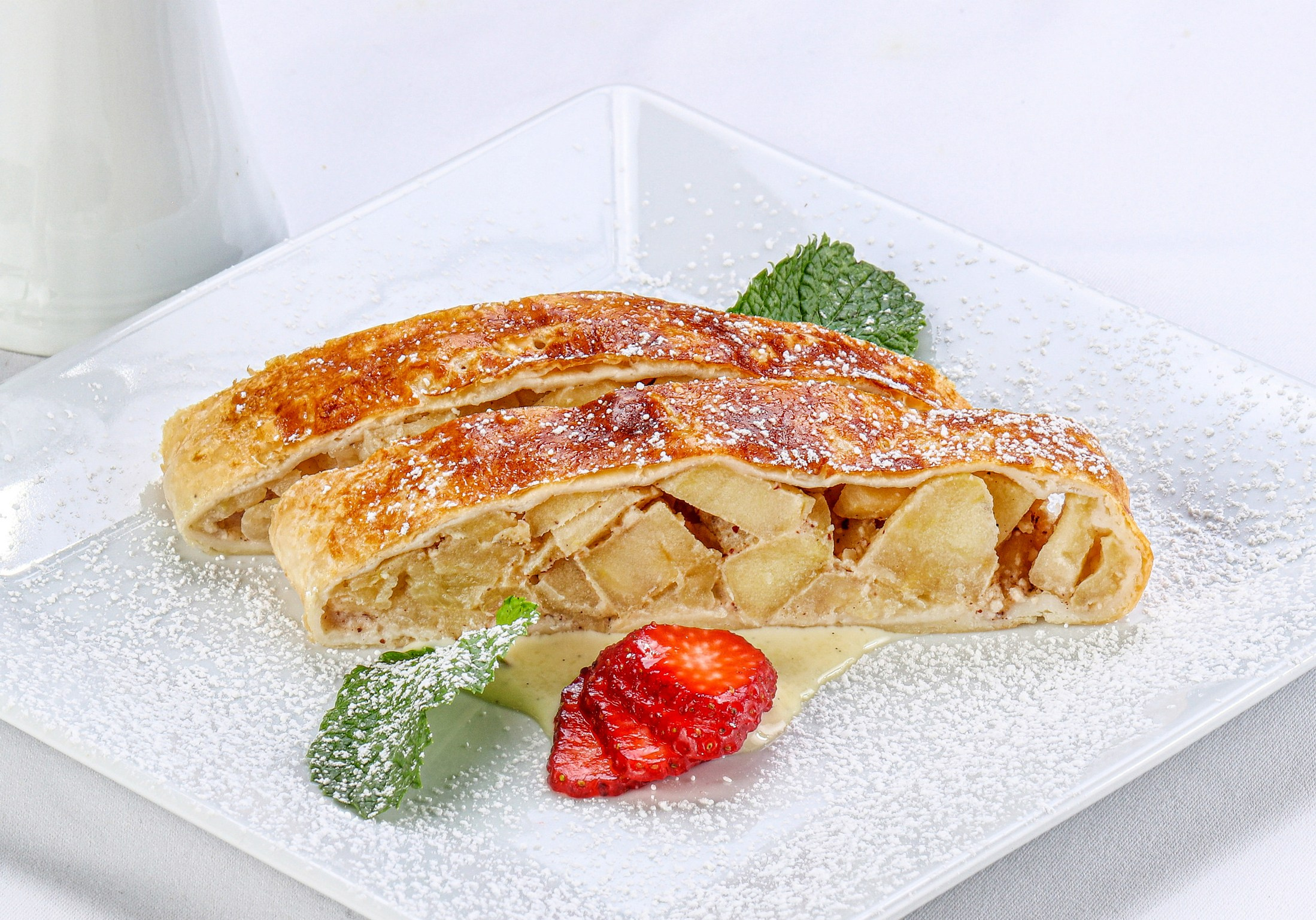 Фотосъемка десертов и выпечки. Заказ по тел.: +7 (906) 006-90-22. Фуд-фотограф Андрей Старостин — съемка еды в Москве. 9000 руб. в час