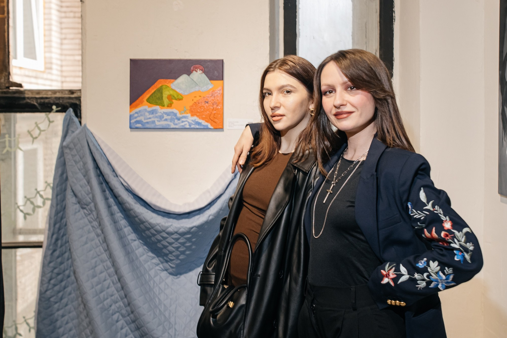 IZZI ROOM | Открытие выставки | май 2025. Репортажный фотограф в Санкт-Петербурге СПБ Алиса Ческидова на ваше мероприятие