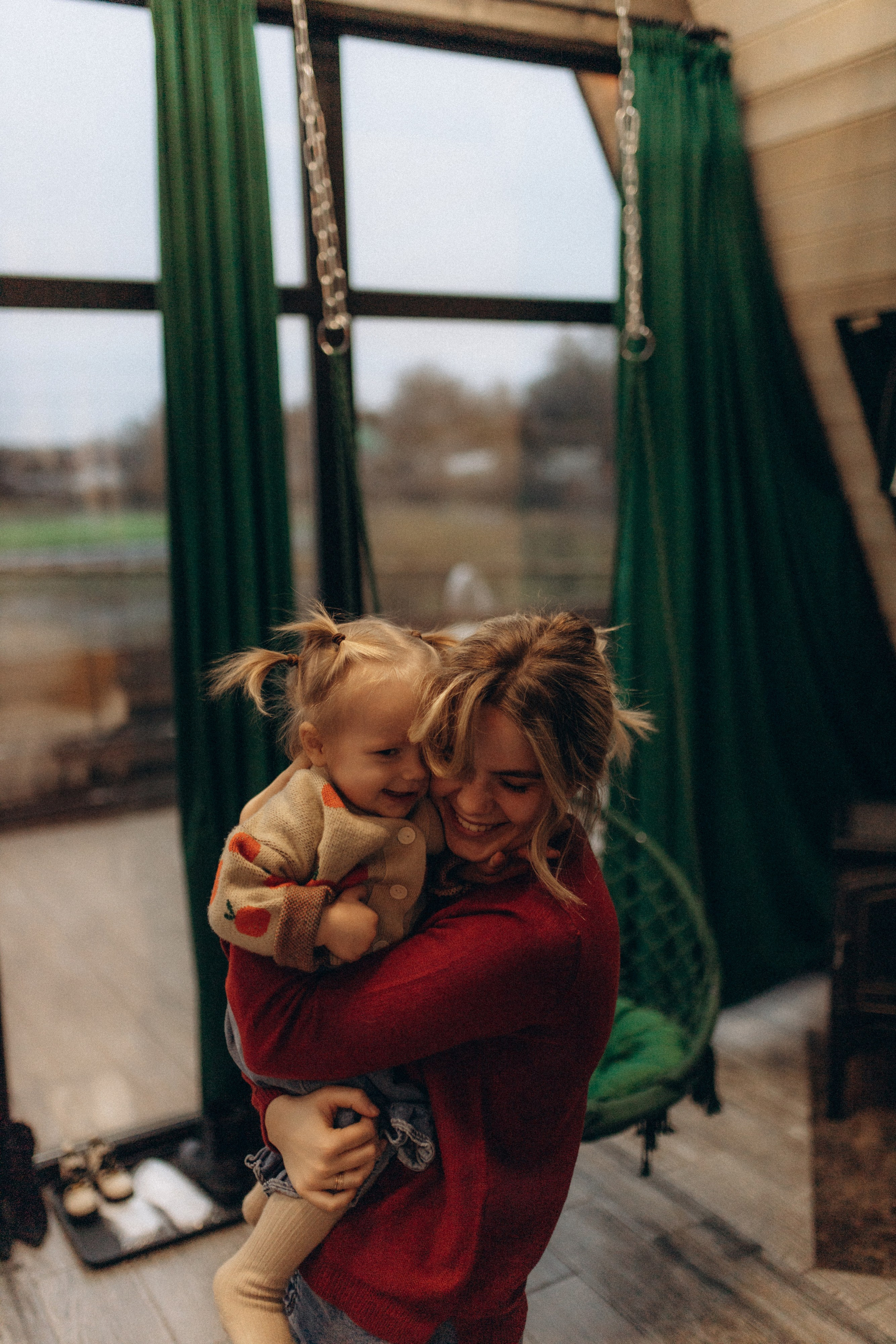 Алиса и мама. Семейный фотограф Губкин/Старый Оскол