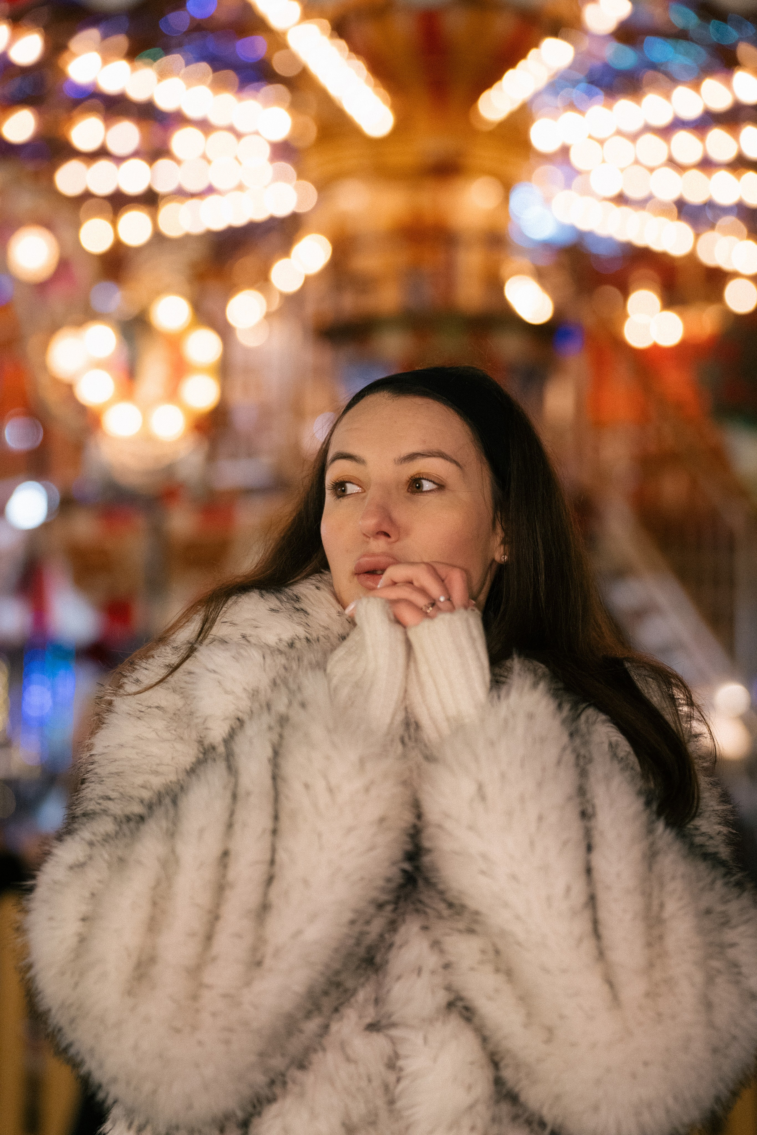 ПРОГУЛКА НА МАНЕЖНОЙ ПЛОЩАДИ ДЛЯ ДЕВУШКИ ПЕРЕД НОВЫМ ГОДОМ (НОВОГОДНЯЯ ФОТОСЕССИИЯ НА МАНЕЖНОЙ ПЛОЩАДИ). Профессиональный фотограф, Санкт-Петербург — Виктория Богомолова