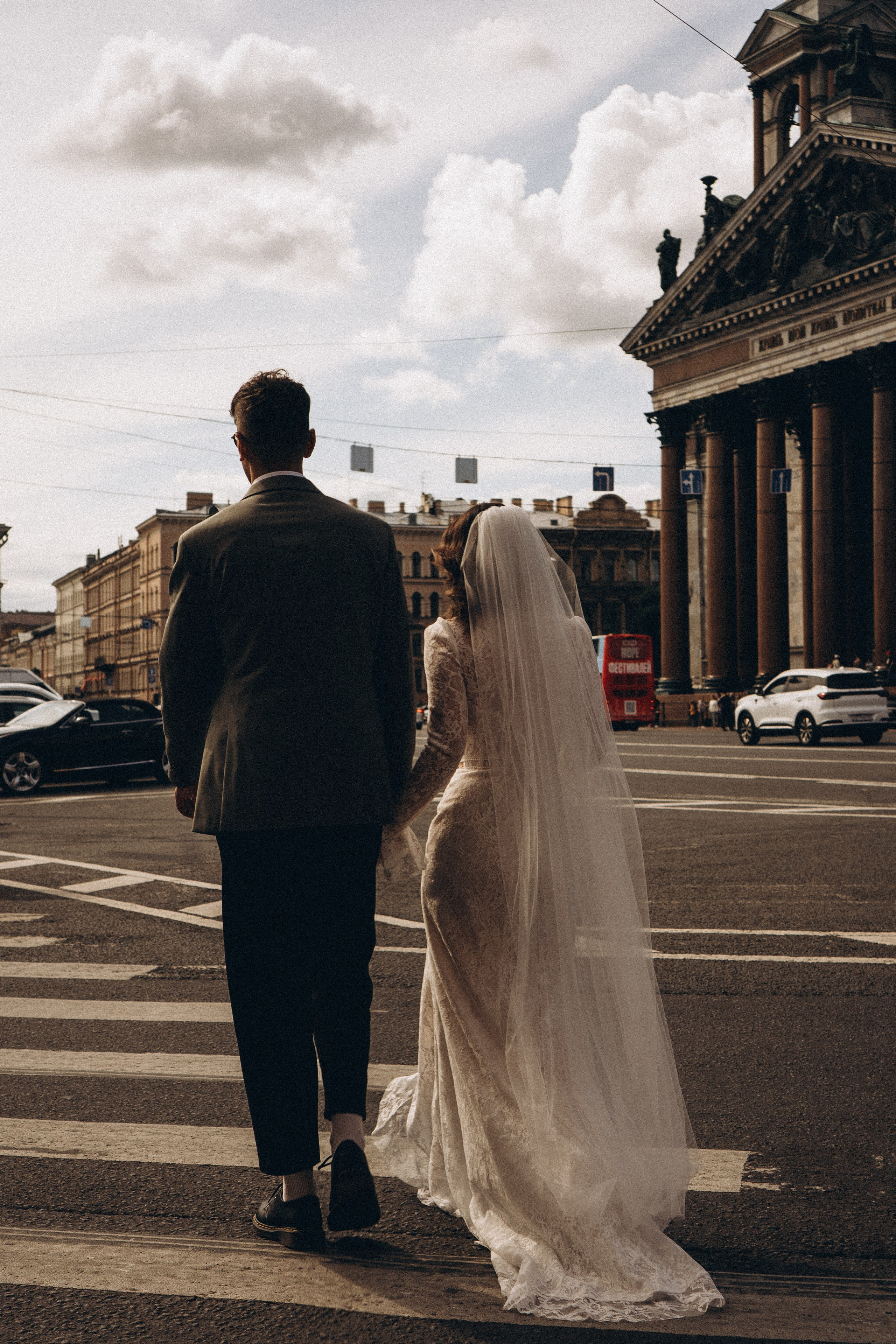 СВАДЕБНАЯ ПРОГУЛКА ВОЗЕ ИСАИКЕВСКОГО СОБОРА АСТОРИИ И ЗАКОНОДАЛЕТНОГО СОБРАНИЯ. Профессиональный фотограф, Санкт-Петербург — Виктория Богомолова