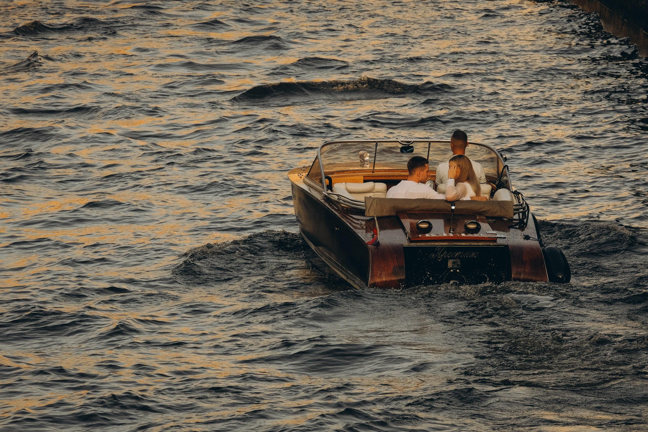 СВАДЕНБНАЯ СЬЕМКА НА КАТЕРЕ ПО КАНАЛАМ САНКТ-ПЕТЕРБУРГА И В АКВАТОРИИ НЕВЫ. Профессиональный фотограф, Санкт-Петербург — Виктория Богомолова