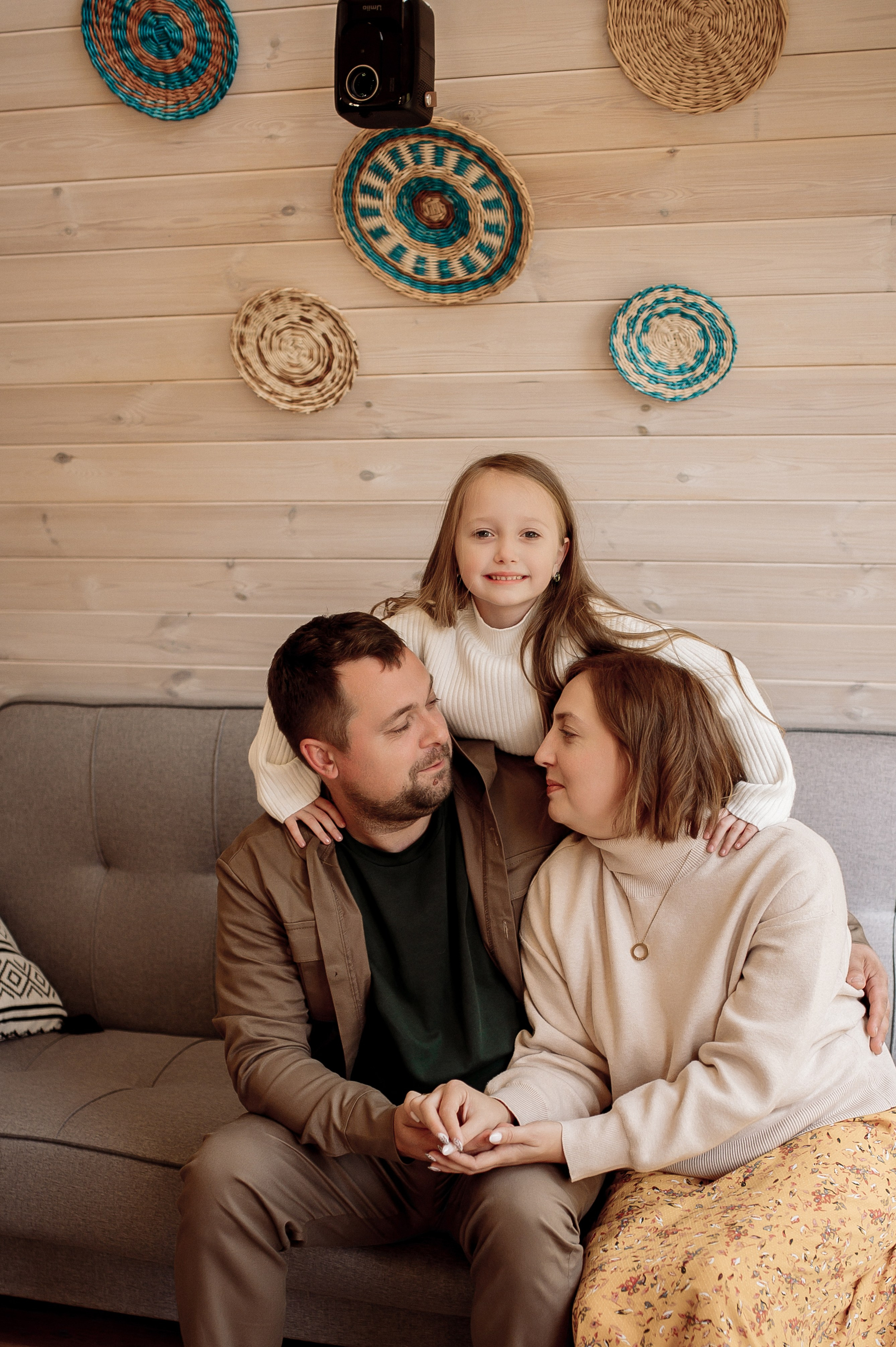 Катя, Дима, Настя и уютный домик. Фотограф Мария Стрелкова