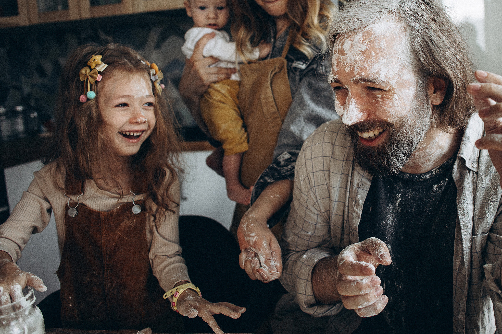 Наташа, Дима, Полина, Пётр, домашняя life-съемка. Семейный фотограф в Москве Марина Петра