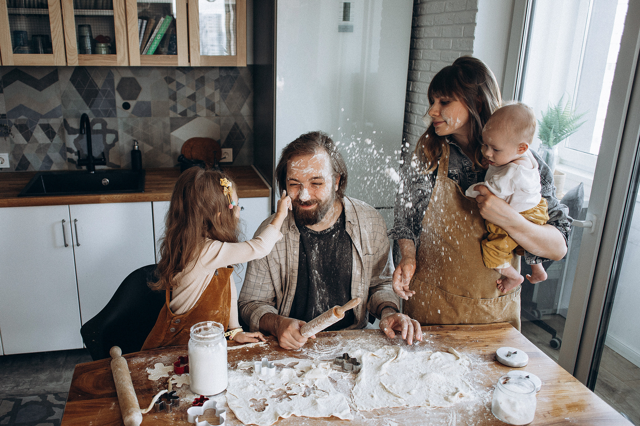 Наташа, Дима, Полина, Пётр, домашняя life-съемка. Семейный фотограф в Москве Марина Петра