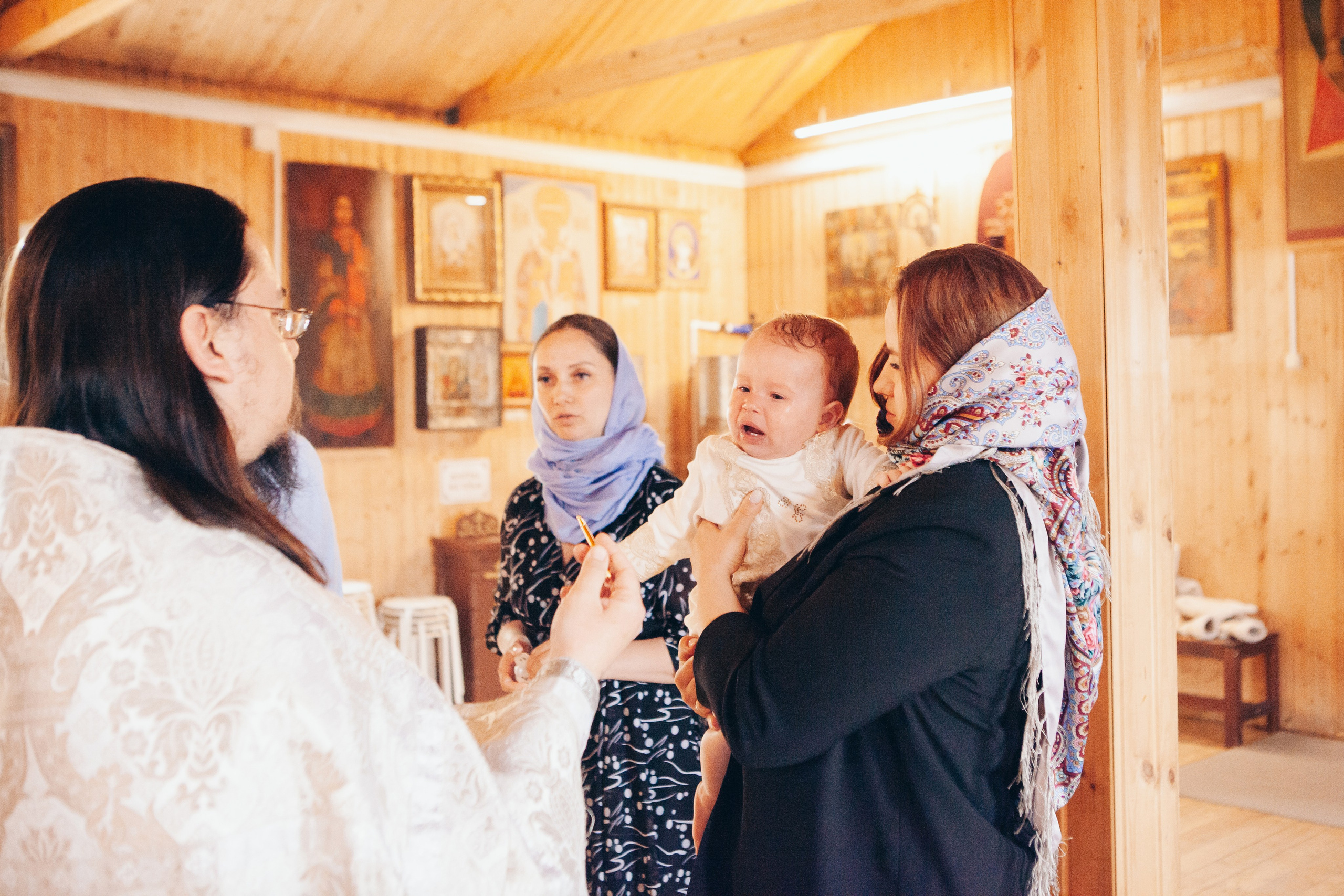 Крещение ребенка в церкви в москве. Фотограф Ольга Ефремова