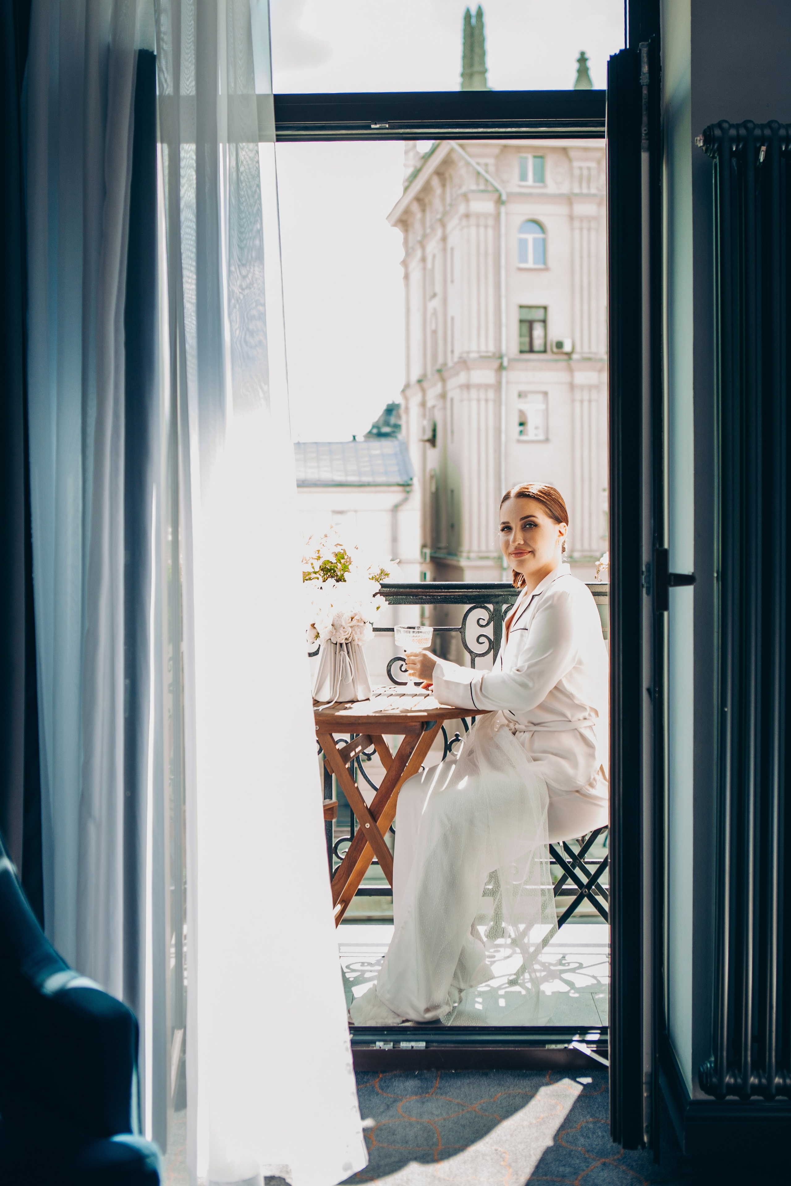 Свадебная фотосессия в отеле hartwell hotel и на патриарших прудах. Фотограф Ольга Ефремова