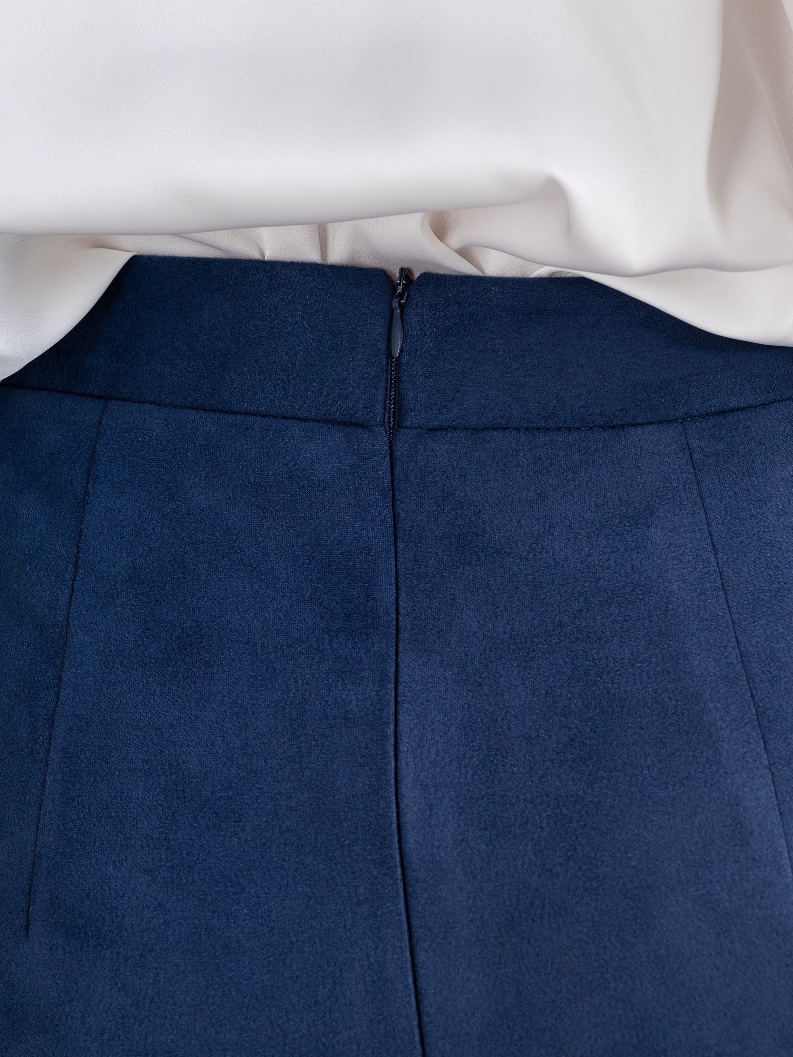 Замшевые юбки серия 2: интерьер+стилист. Предметный фотограф, фото для маркетплейсов Пятигорск, КМВ