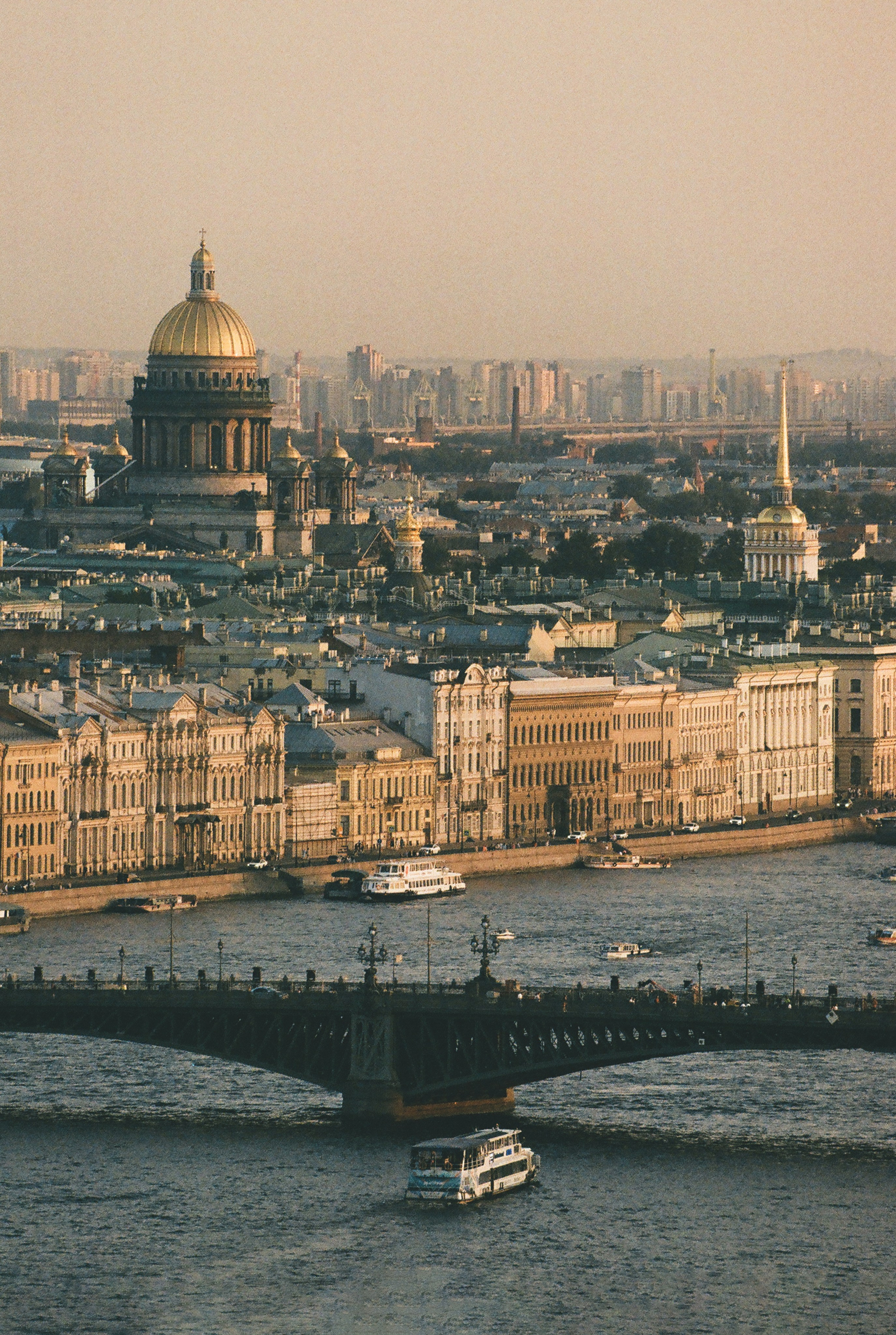 Фотографии цветные. Свадебный и семейный пленочный фотограф в Петербурге Истомина Ирина