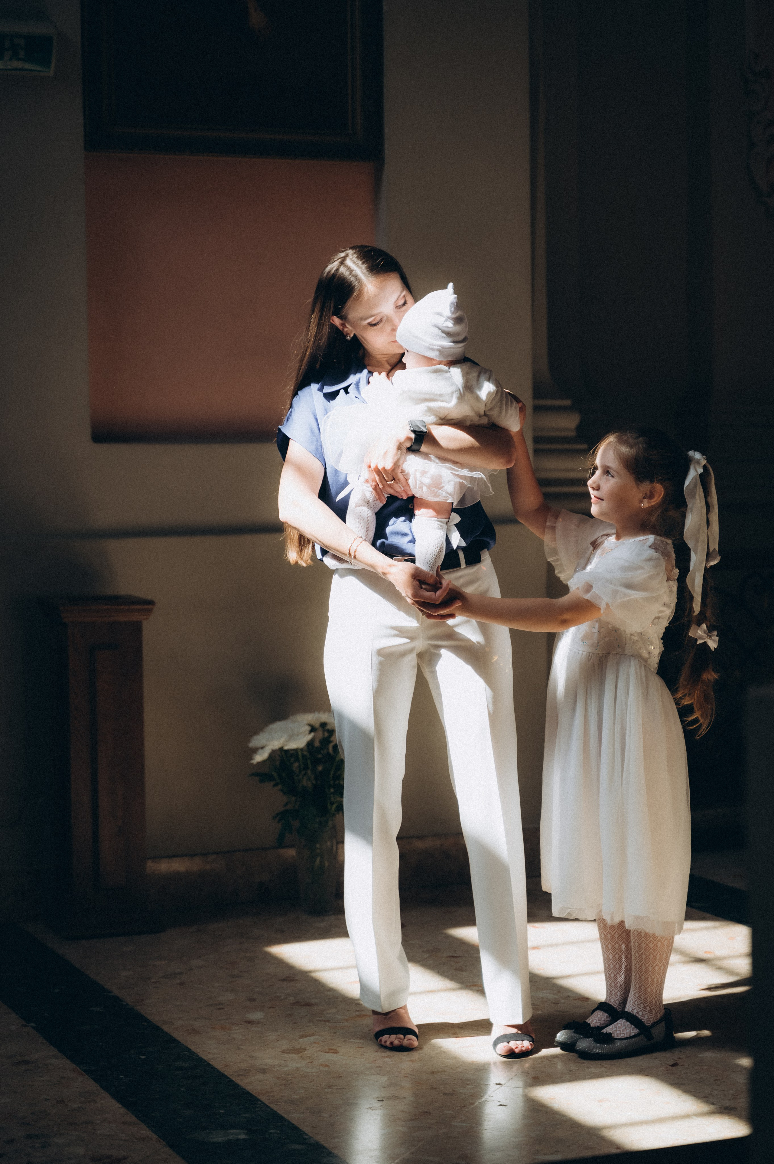 Крещение Василисы Архикафедральный костел Имени Пресвятой Девы Марии. Семейный фотограф в Минске Дарья Дреко