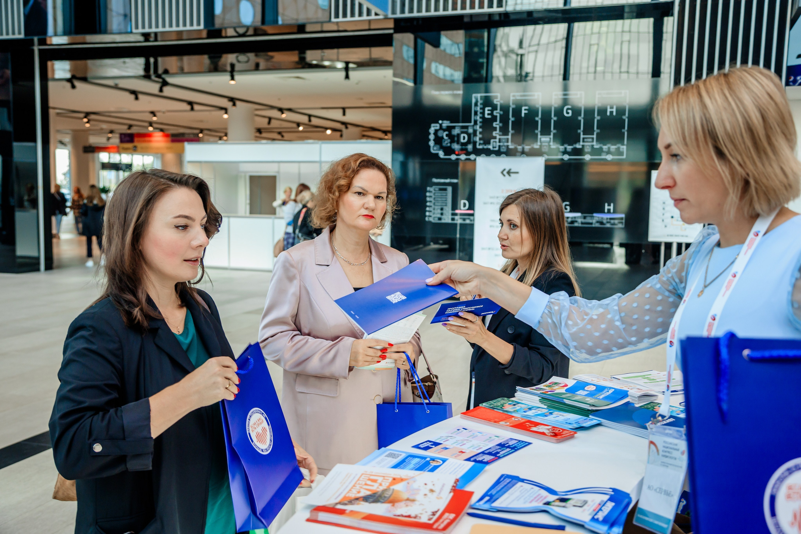 Выездной фотограф заказать в Спб (Санкт-Петербурге) и Ленинградской области