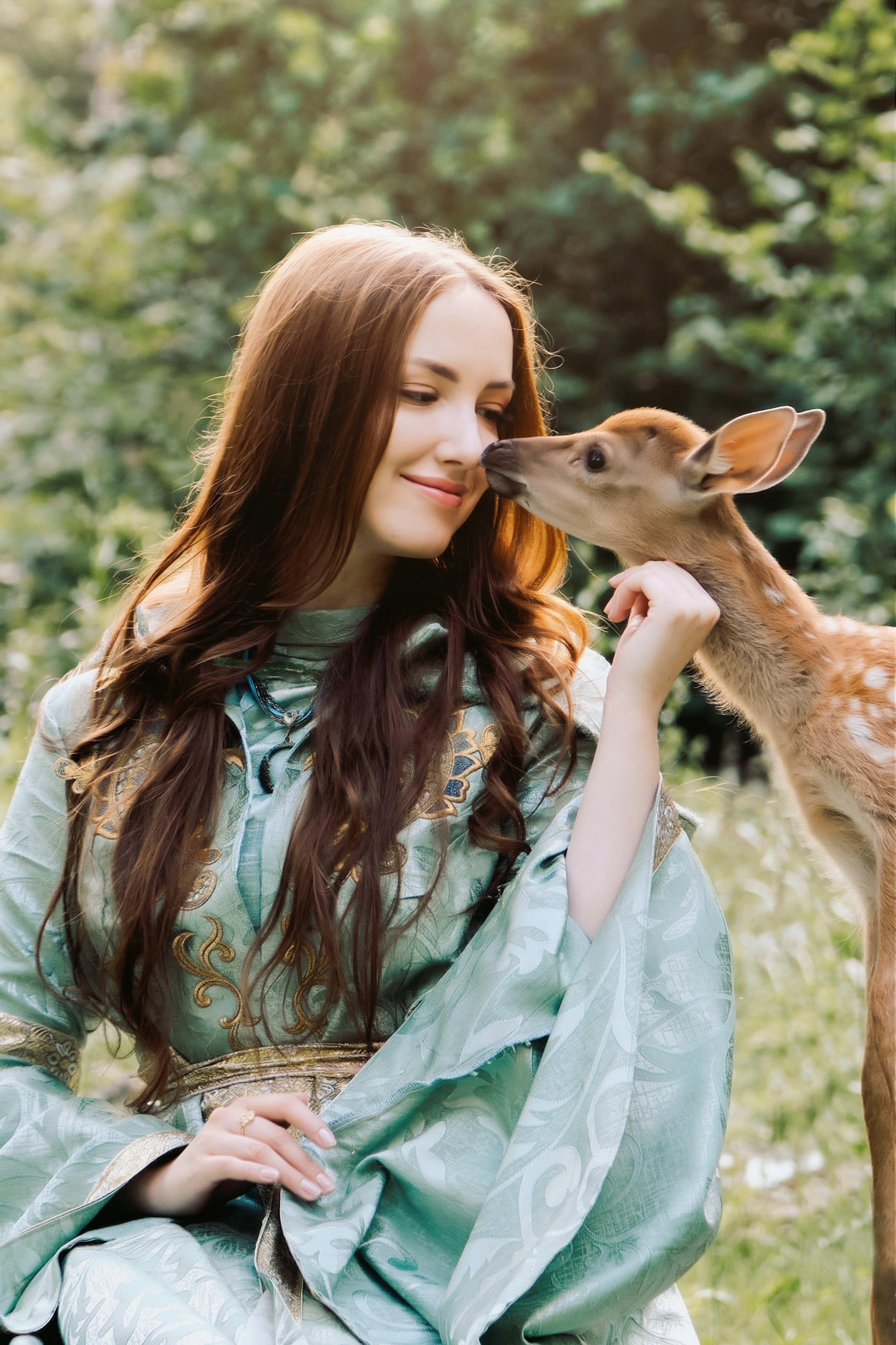 женский портрет с оленёнком в Москве
