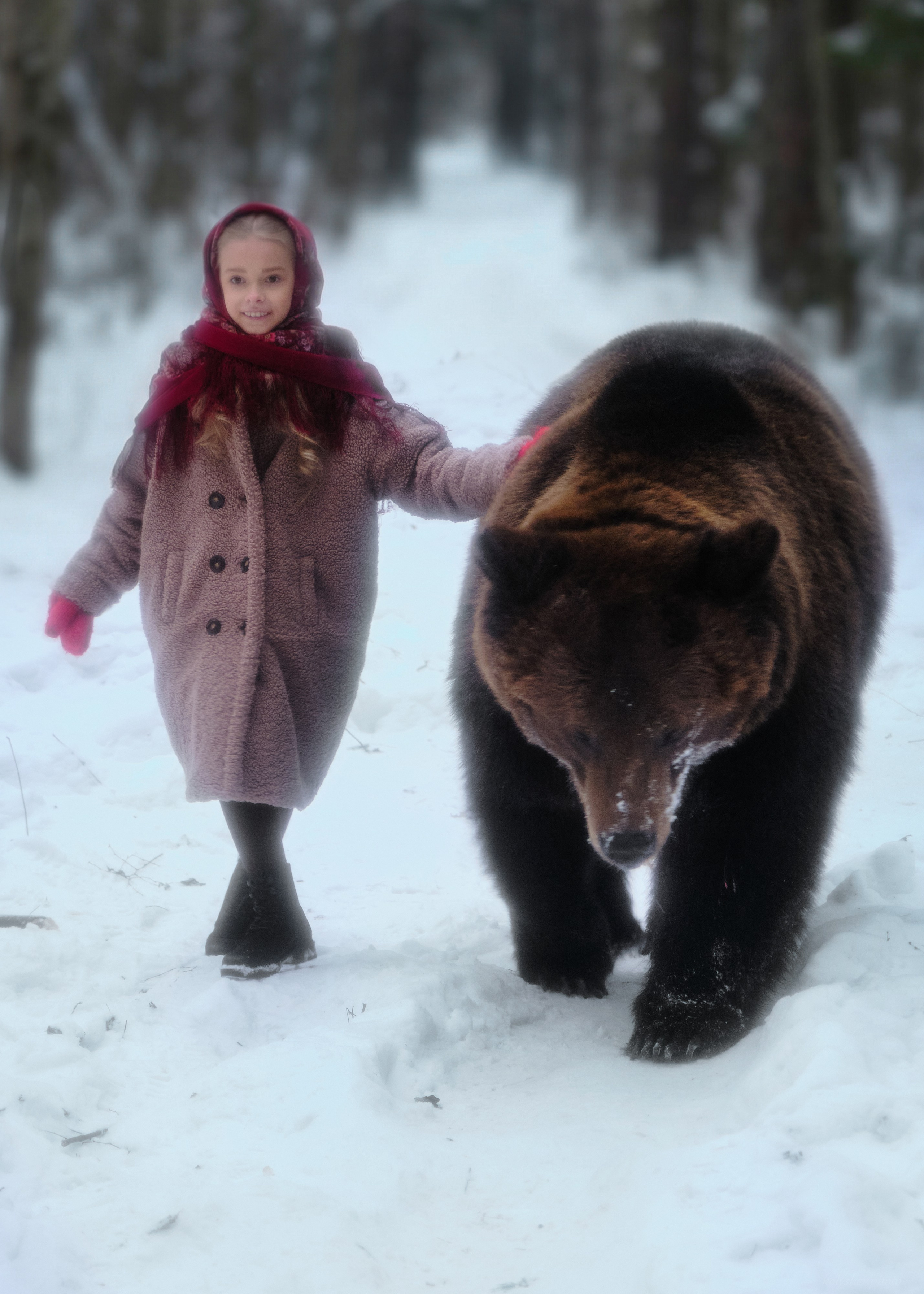 детская фотосессия с медведем на улице в Москве