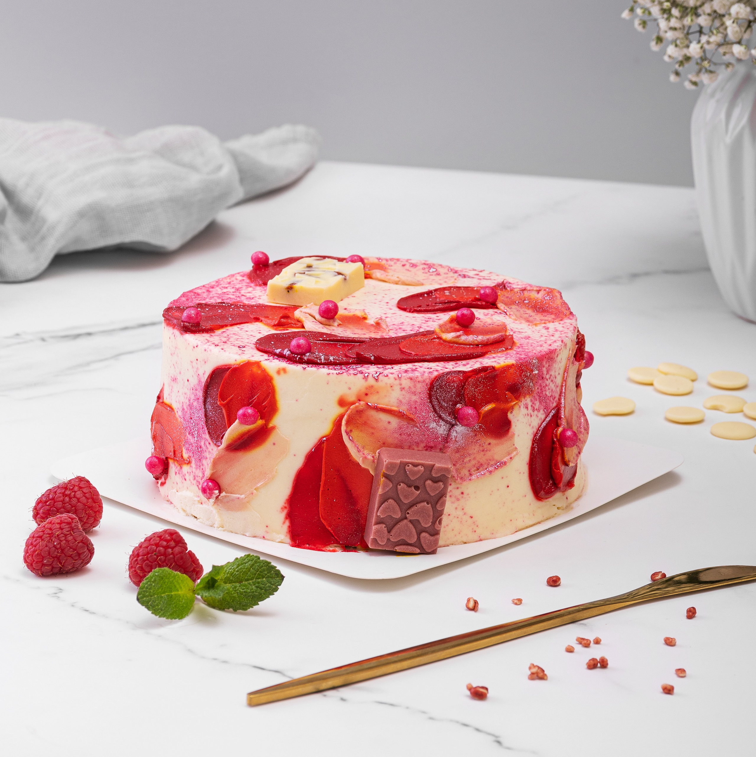 Торт Малиновый йогурт на мраморном фоне