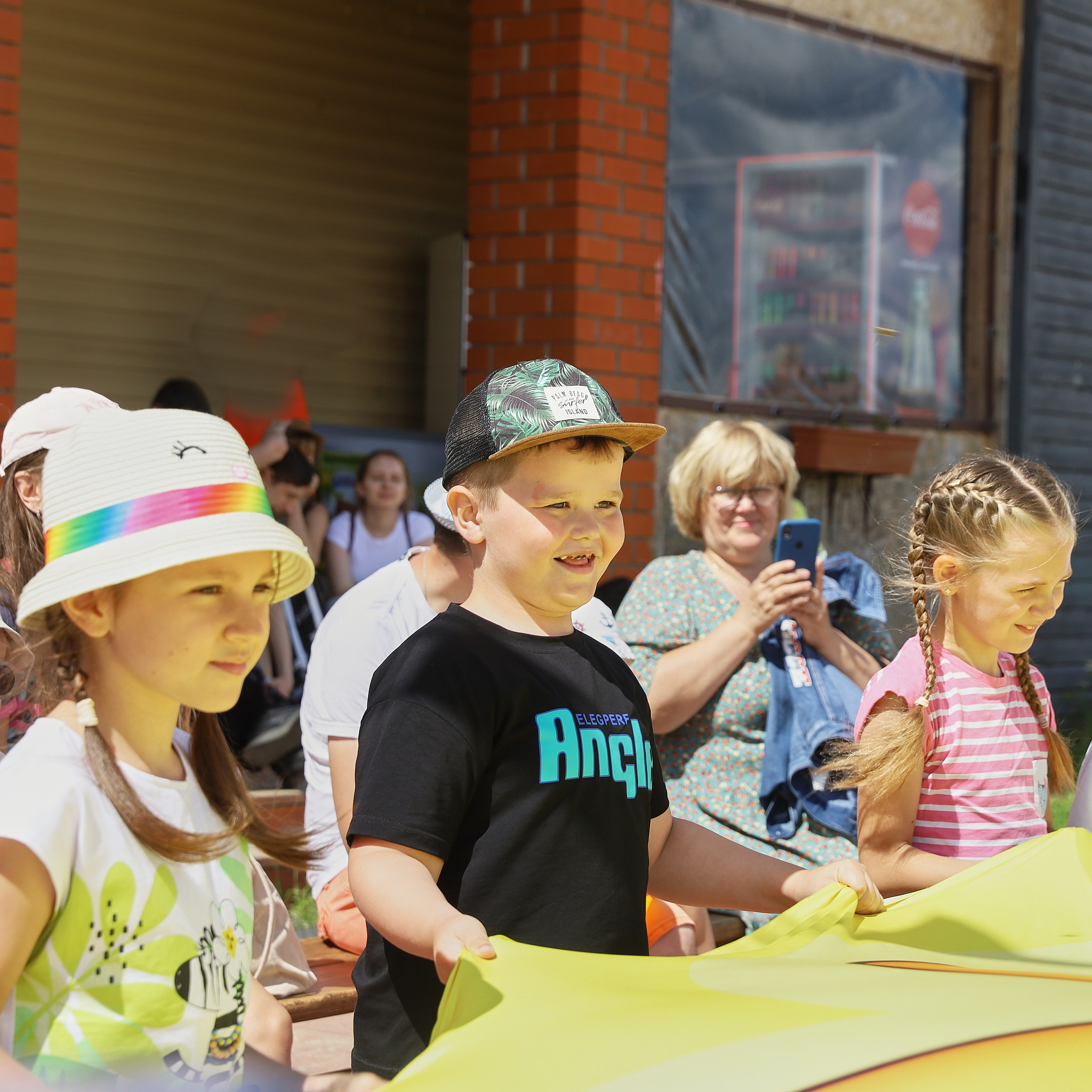 Краски Холи и пенная вечеринки. Главная