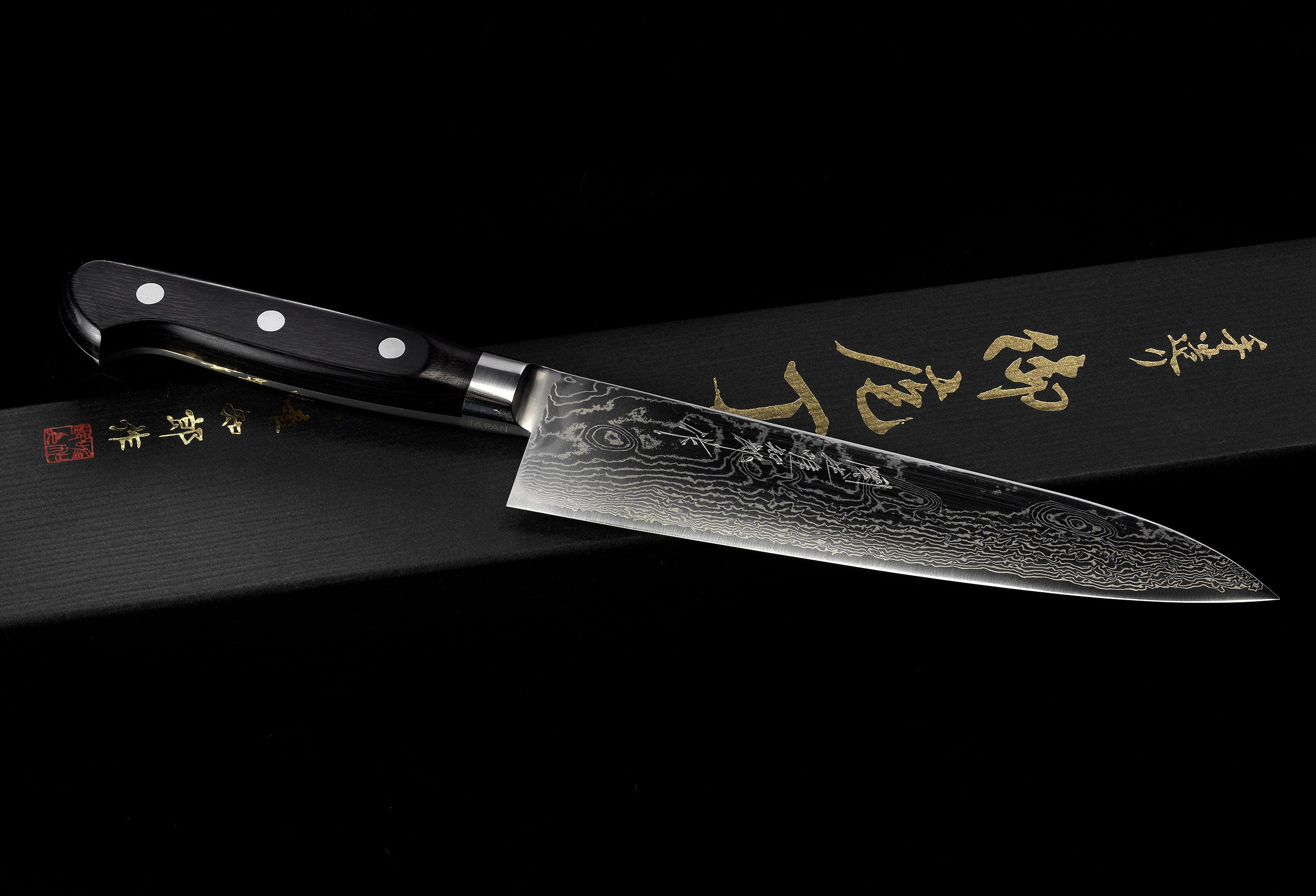 Оружие и ножи. Предметная фотосъемка антиквариата, ювелирных украшений, камнерезных изделий, картин, предметов искусства и коллекционных предметов