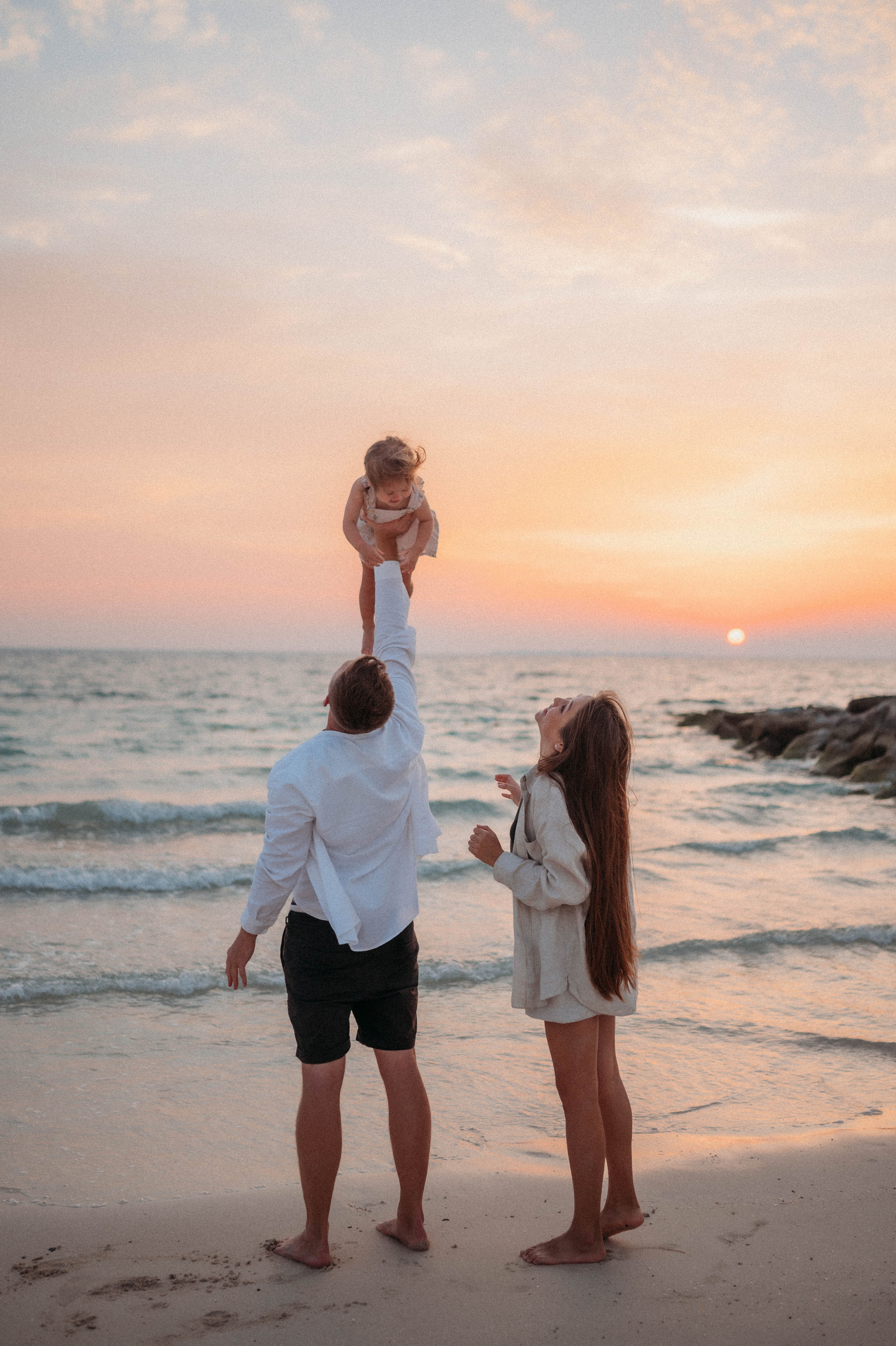 Эльзята, Игорь и Ива на пляже. Семейный фотограф в Дубае и Москве Ольга Белотуркина