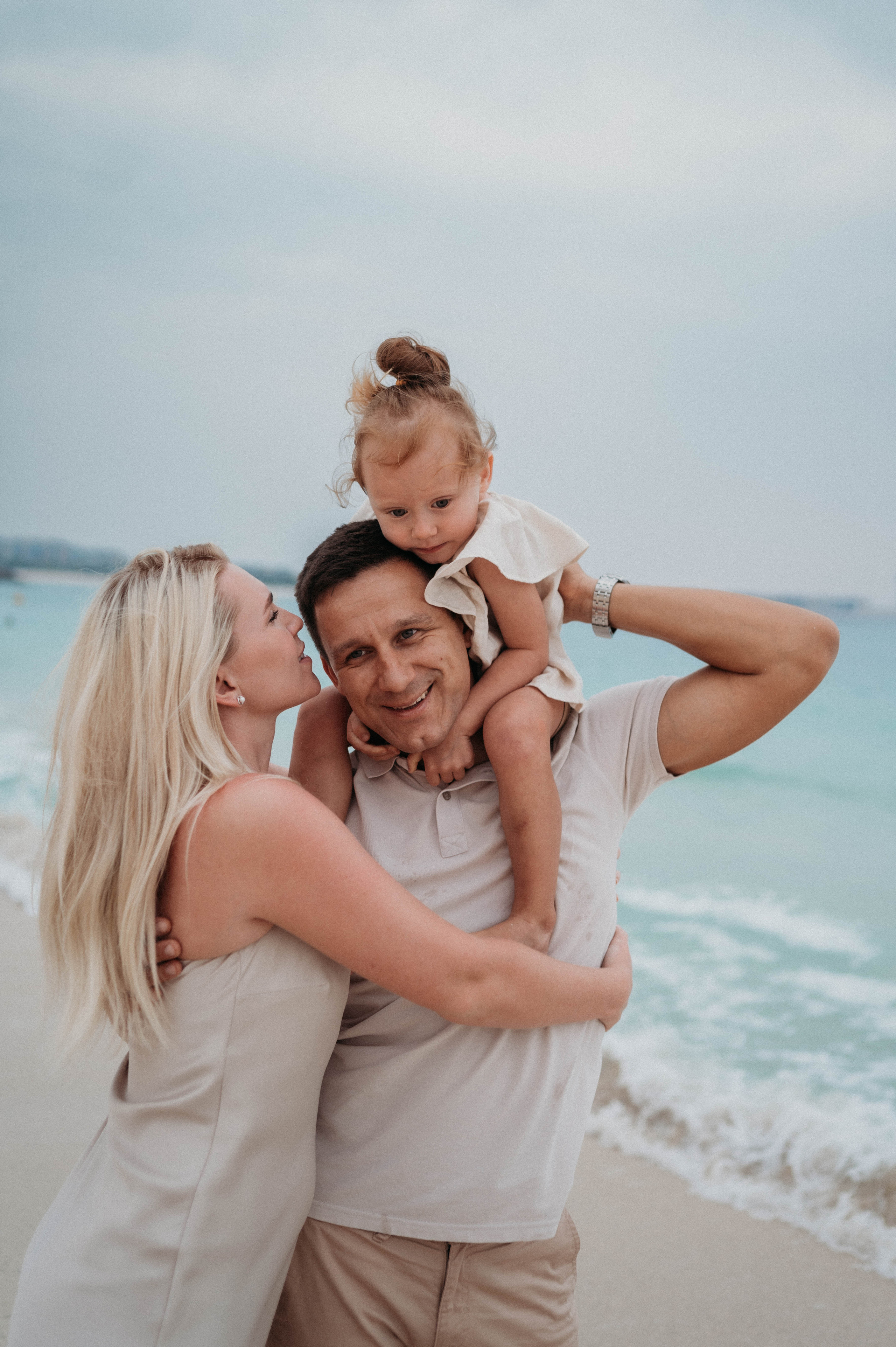 Даша, Женя и Эми на пляже. Семейный фотограф в Дубае и Москве Ольга Белотуркина