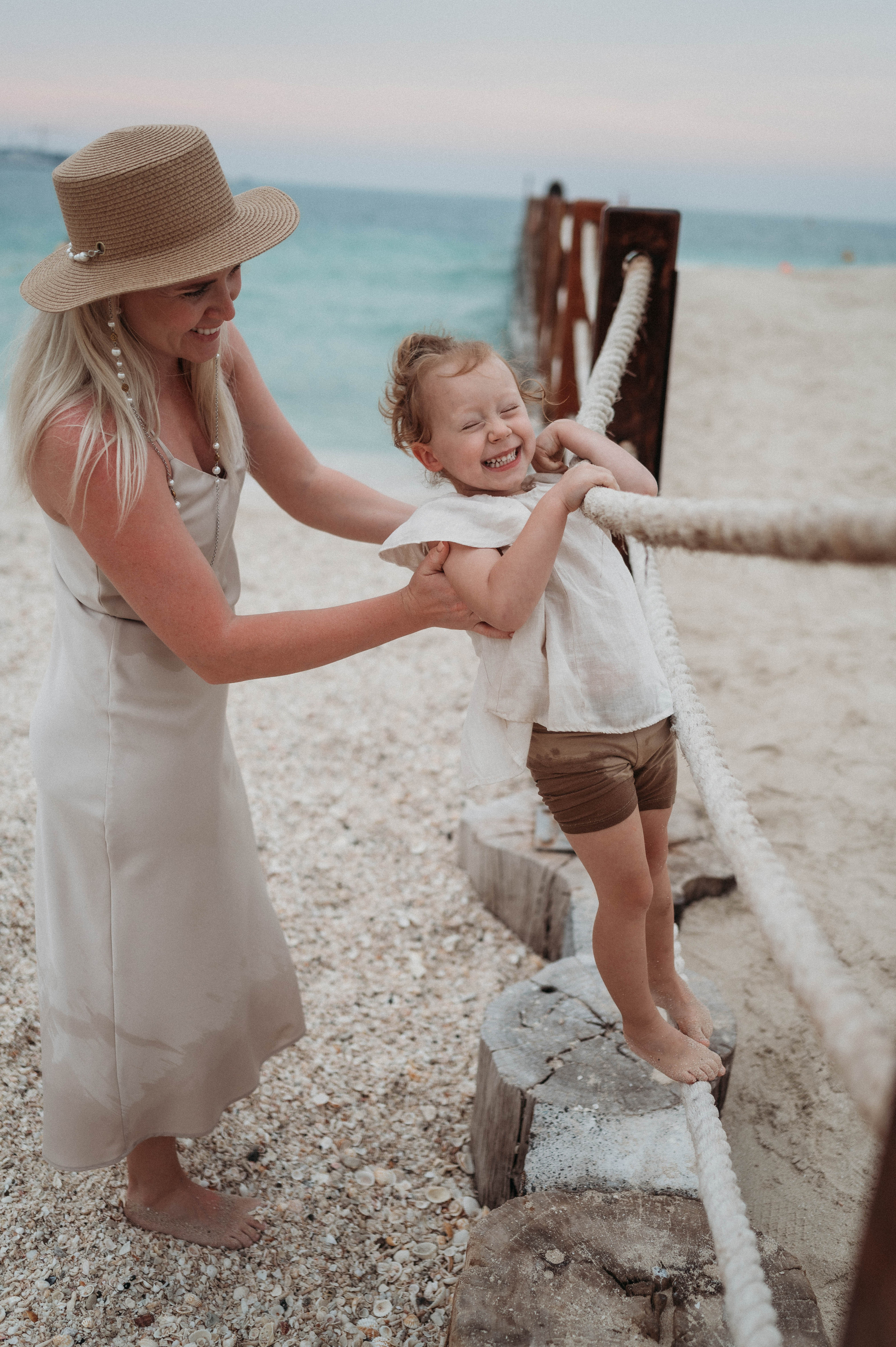Даша, Женя и Эми на пляже. Семейный фотограф в Дубае и Москве Ольга Белотуркина