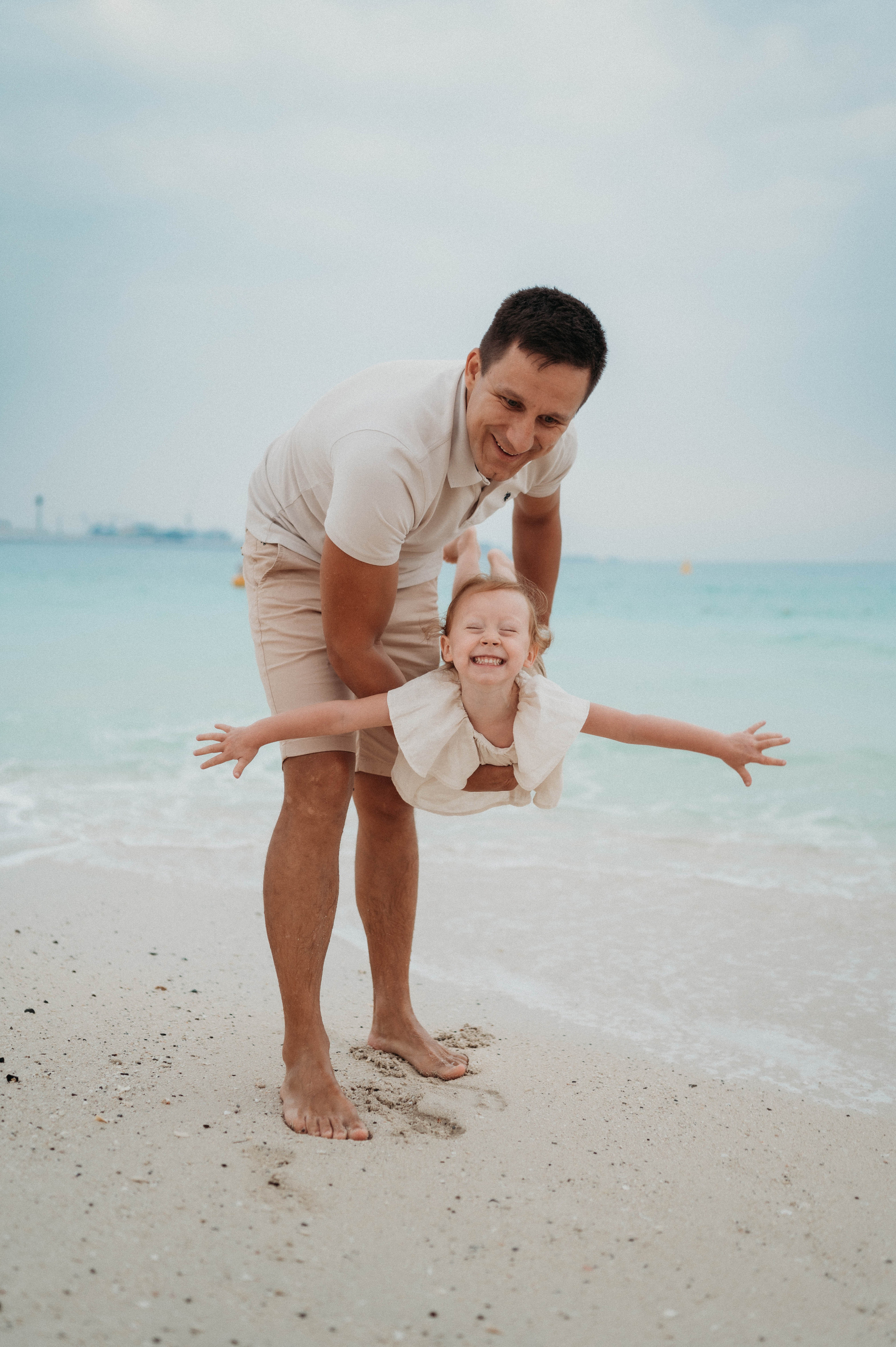 Даша, Женя и Эми на пляже. Семейный фотограф в Дубае и Москве Ольга Белотуркина