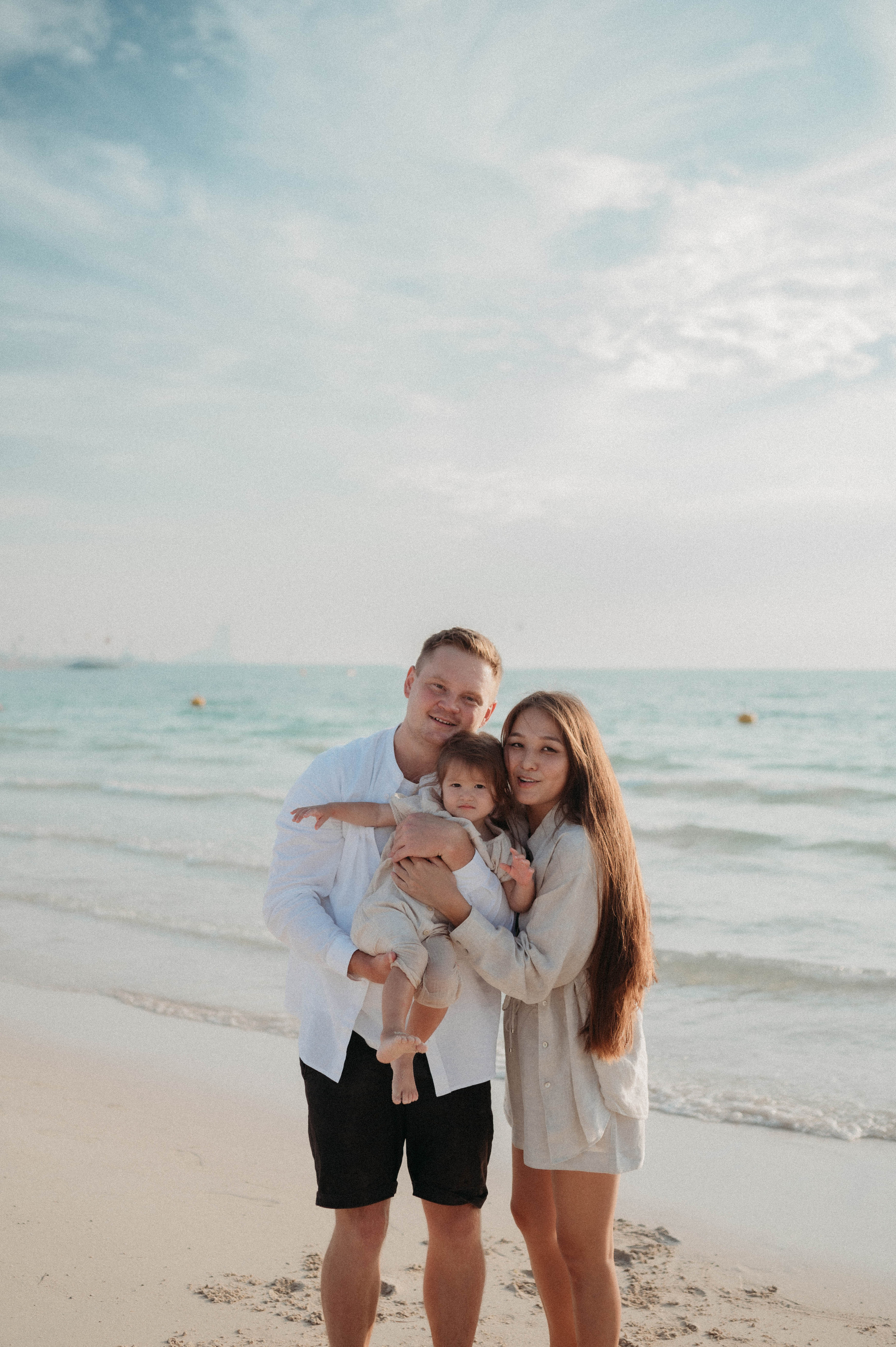 Эльзята, Игорь и Ива на пляже. Семейный фотограф в Дубае и Москве Ольга Белотуркина