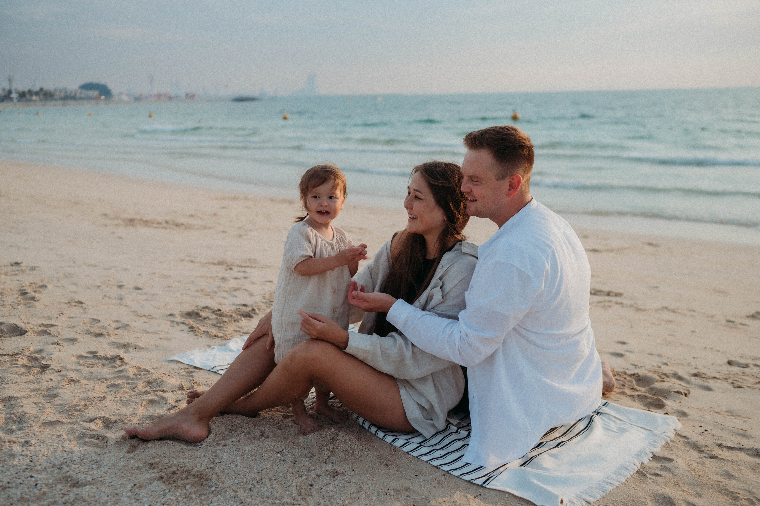 Эльзята, Игорь и Ива на пляже. Семейный фотограф в Дубае и Москве Ольга Белотуркина