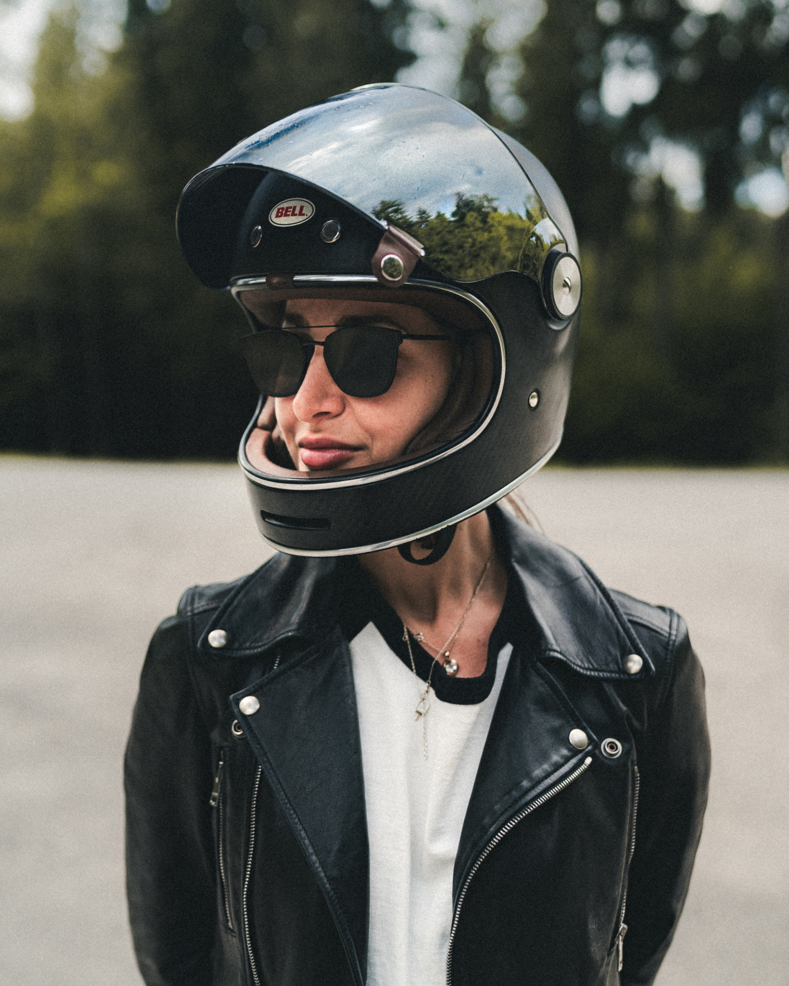 Портретная фотосессия с мотоциклом Triumph Bobber 1200. Фотограф Илья К. в Москве