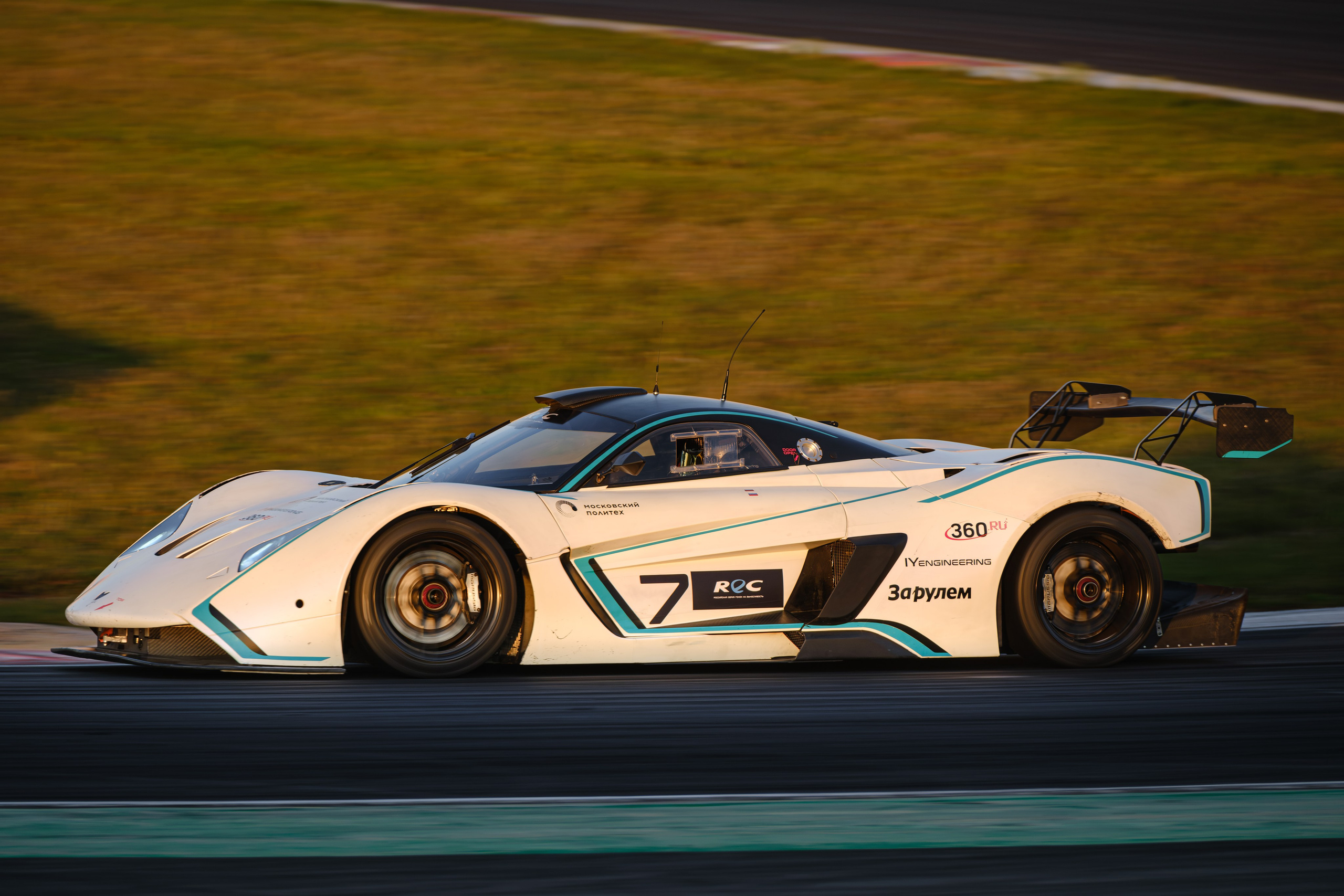Российская серия гонок на выносливость. Авто и мотоспорт — фотограф Антон Медведев iCoguar